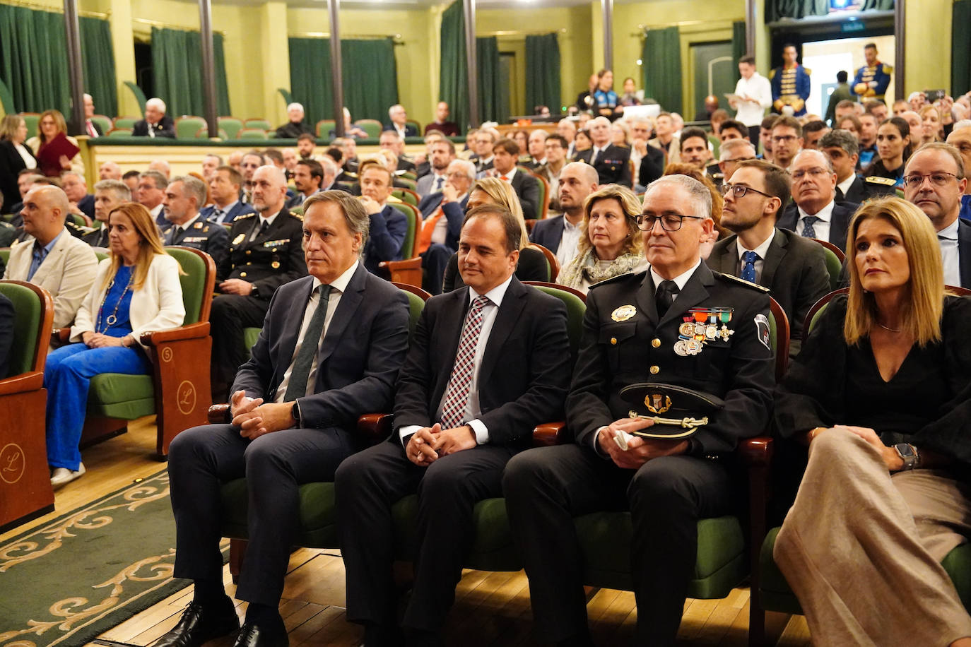 Homenaje a los que velan por la paz y el orden de la ciudad