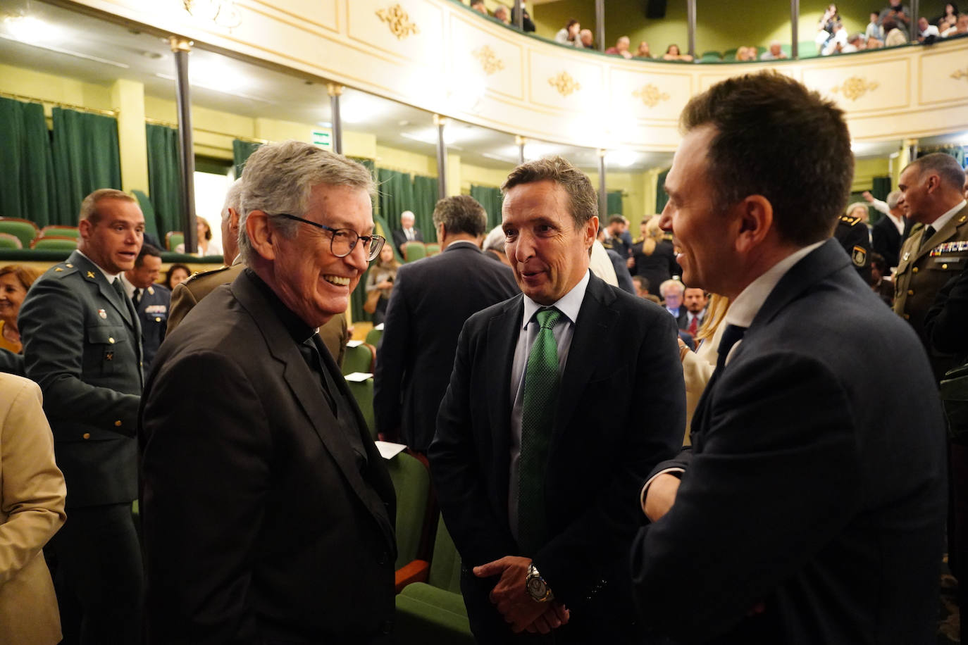 Homenaje a los que velan por la paz y el orden de la ciudad