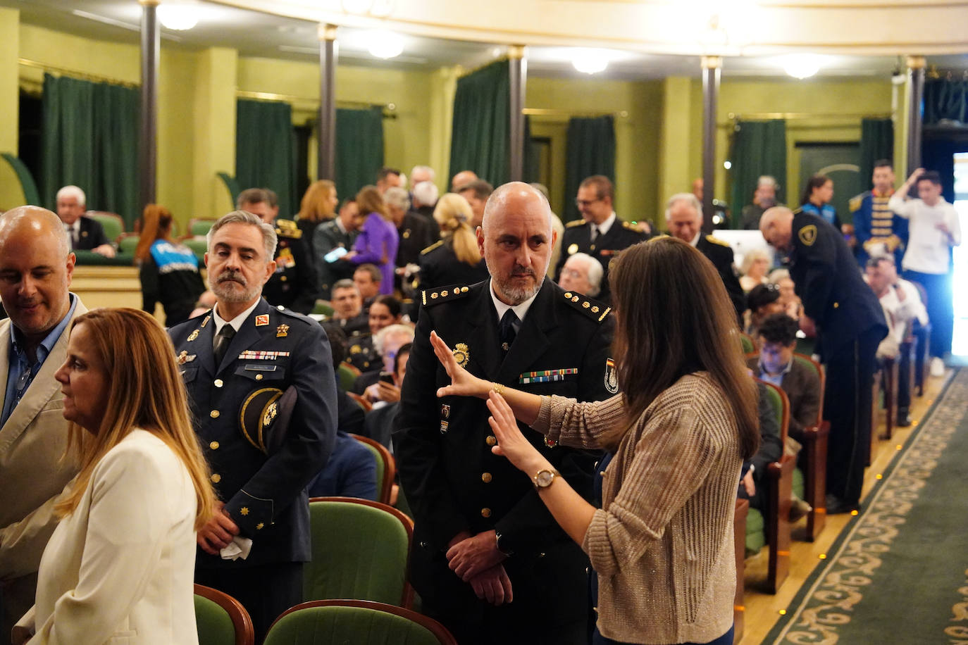 Homenaje a los que velan por la paz y el orden de la ciudad