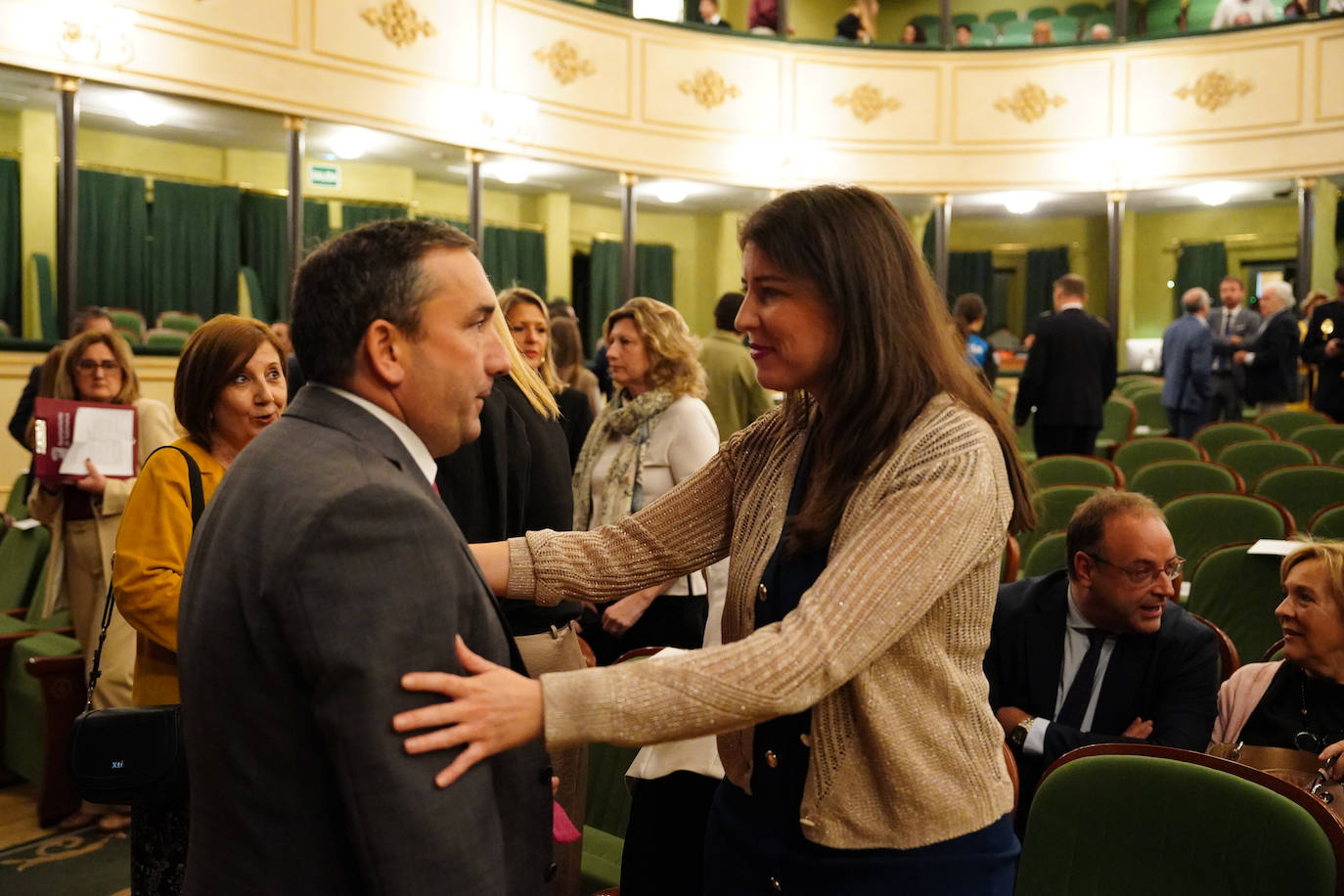 Homenaje a los que velan por la paz y el orden de la ciudad