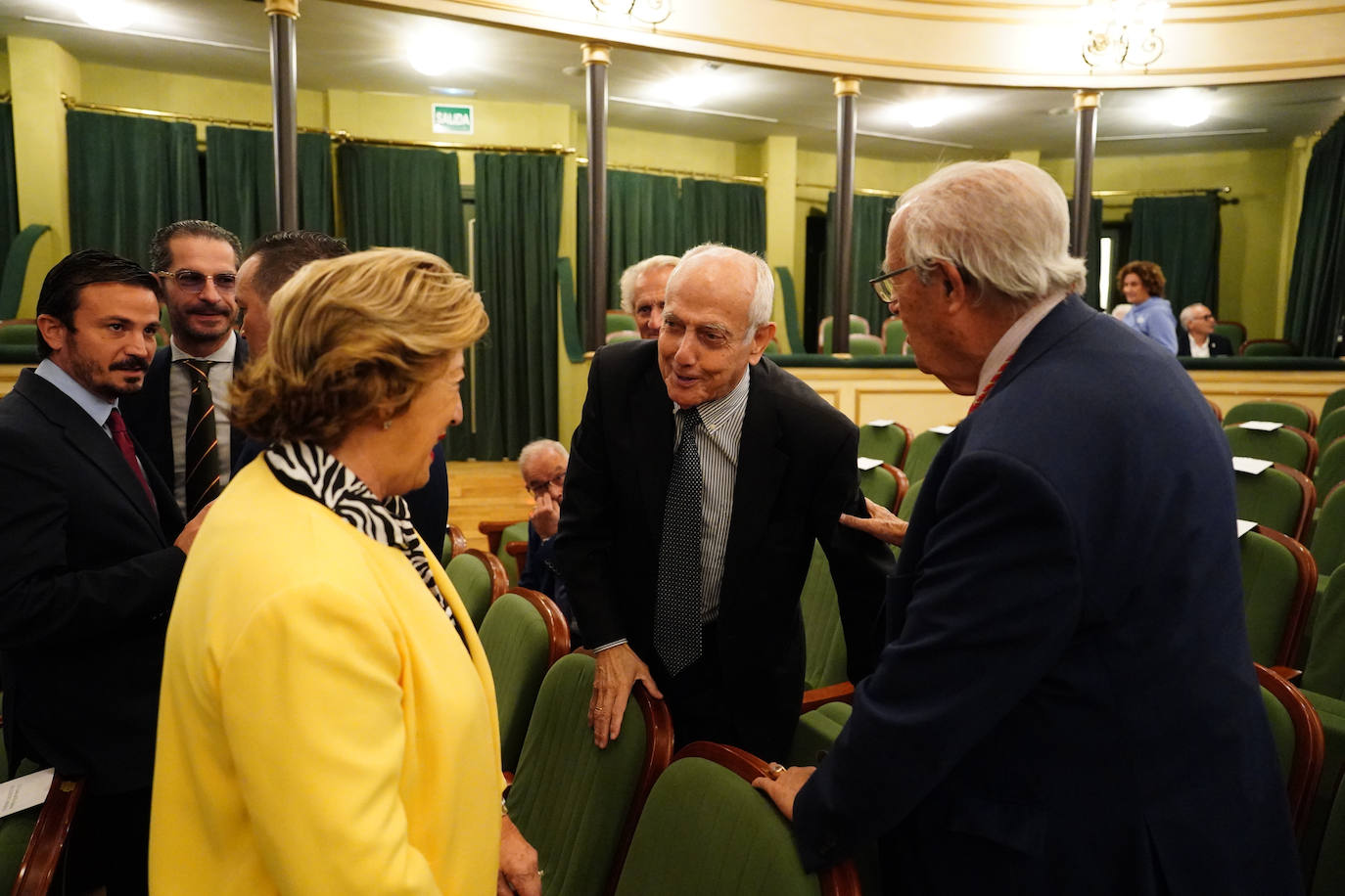 Homenaje a los que velan por la paz y el orden de la ciudad