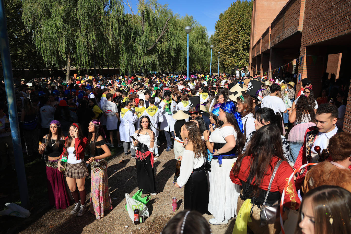 Así viven los estudiantes de Medicina sus fiestas en honor a San Lucas