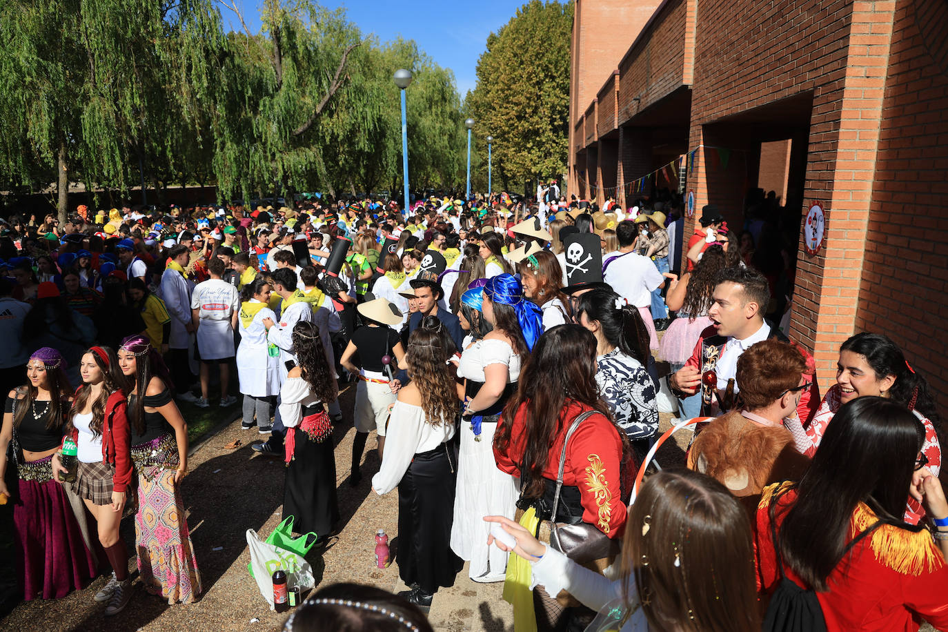 Así viven los estudiantes de Medicina sus fiestas en honor a San Lucas