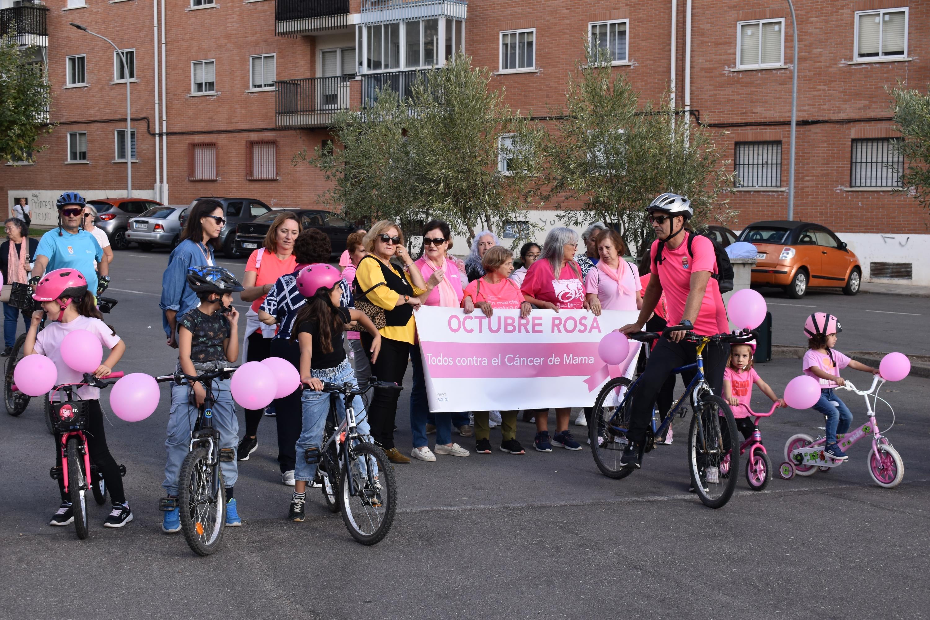 Marcha rosa y pinceladas solidarias contra el cáncer de mama en El Encinar