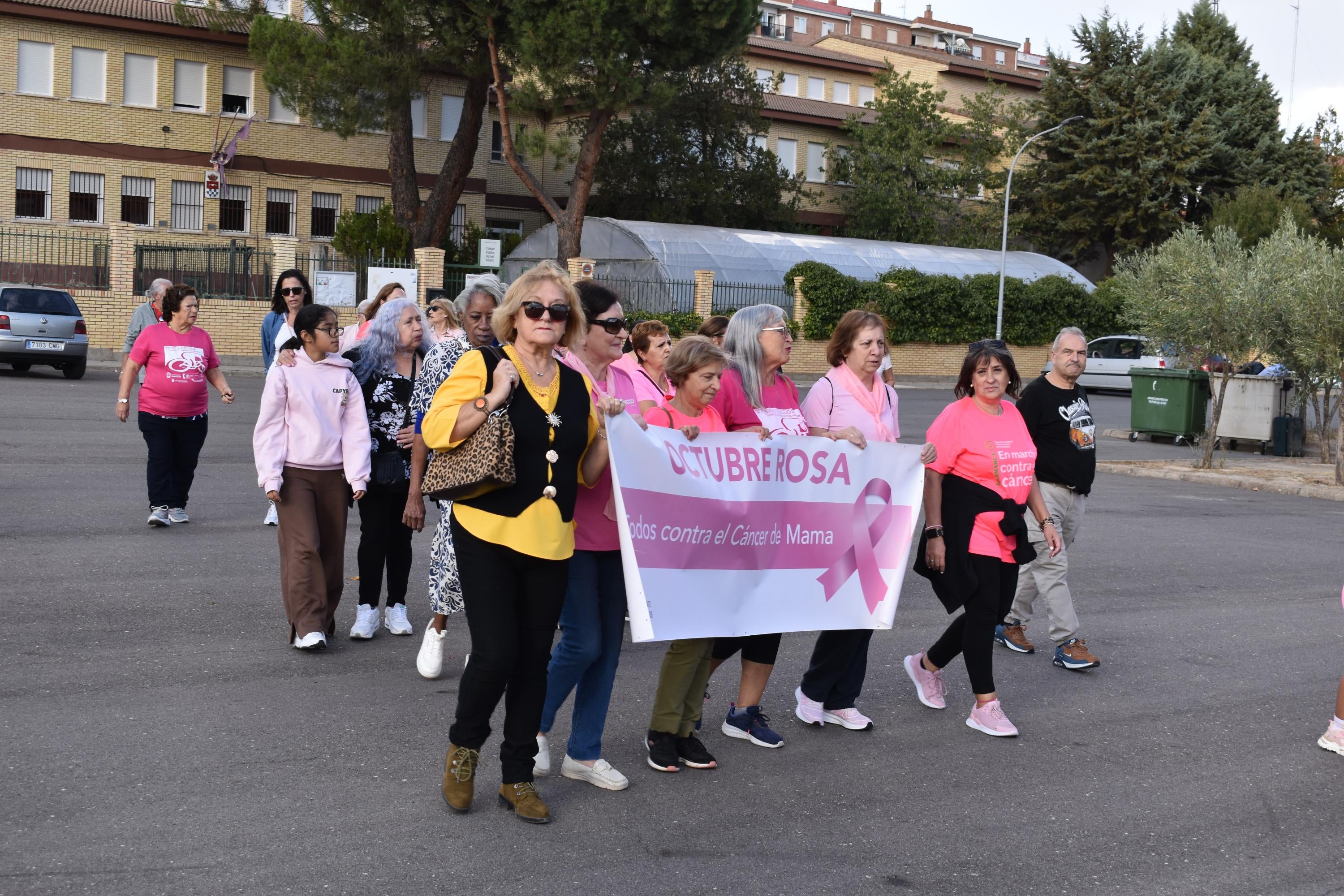 Marcha rosa y pinceladas solidarias contra el cáncer de mama en El Encinar