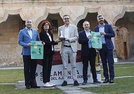 Acto de presentación del Festival en el Patio de Escuelas Menores.
