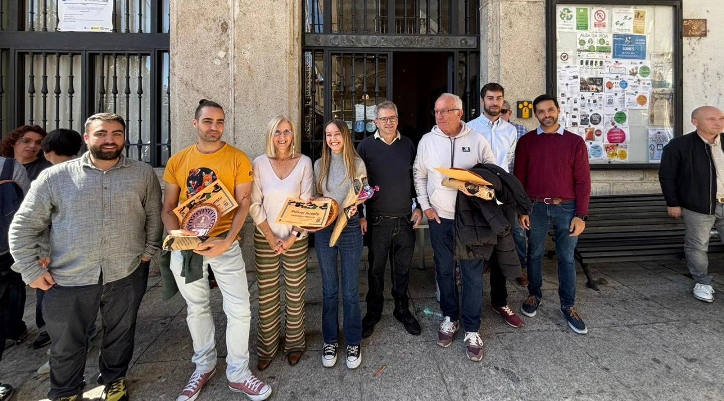 Alegría, fiesta y ambiente sin fin por las calles de Alba de Tormes con el Día de las Peñas