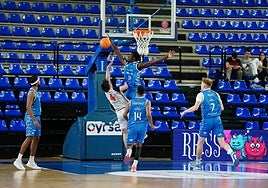 Espectacular tapón de Ousmane Kourouma.