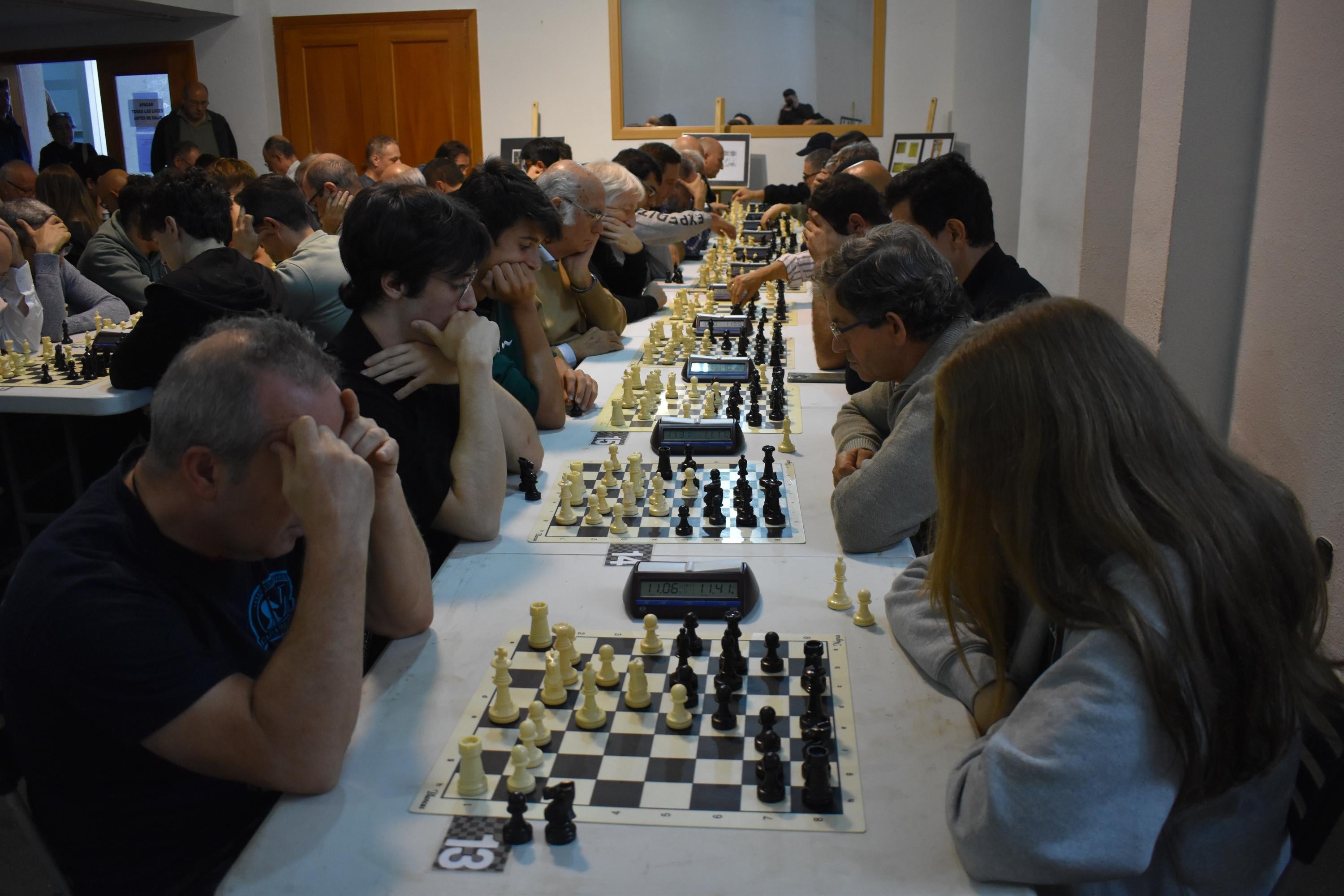 Alegría, fiesta y ambiente sin fin por las calles de Alba de Tormes con el Día de las Peñas