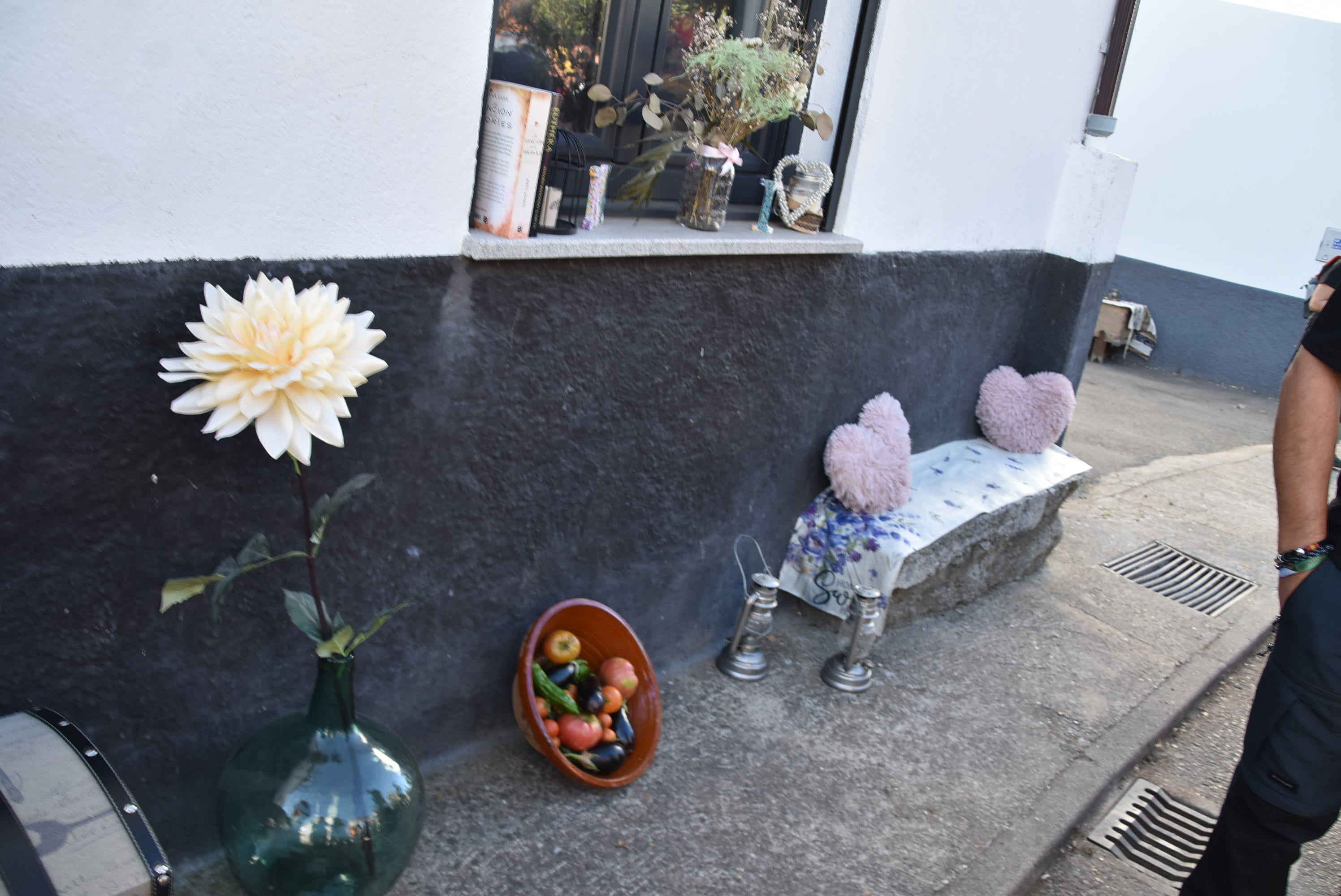 Fresnedoso decora las calles con útiles tradicionales y recorre su entorno natural