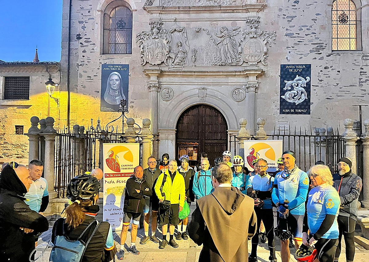 Imagen secundaria 1 - El Ejército de Tierra peregrina en bicicleta por la ruta teresiana &#039;De la cuna al sepulcro&#039;
