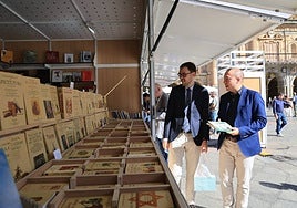 Ángel Fernández Silva, concejal de Cultura y Turismo, junto a Luis Sánchez, edil de Educación, en el arranque de la Feria.