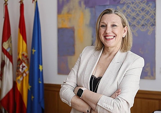 Isabel Blanco, en el despacho que ocupa como vicepresidenta de la Junta, en el edificio del antiguo Colegio de la Asunción, en Valladolid.