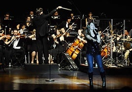 Concierto conjunto de La Oreja de Van Gogh y la Joven Orquesta Ciudad de Salamanca, ofrecido en el CAEM, en marzo de 2010.