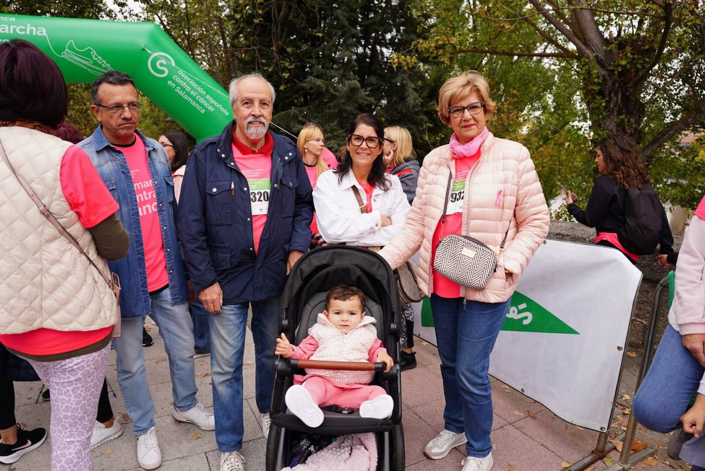 Salamanca &#039;se tiñe&#039; de rosa por el cáncer
