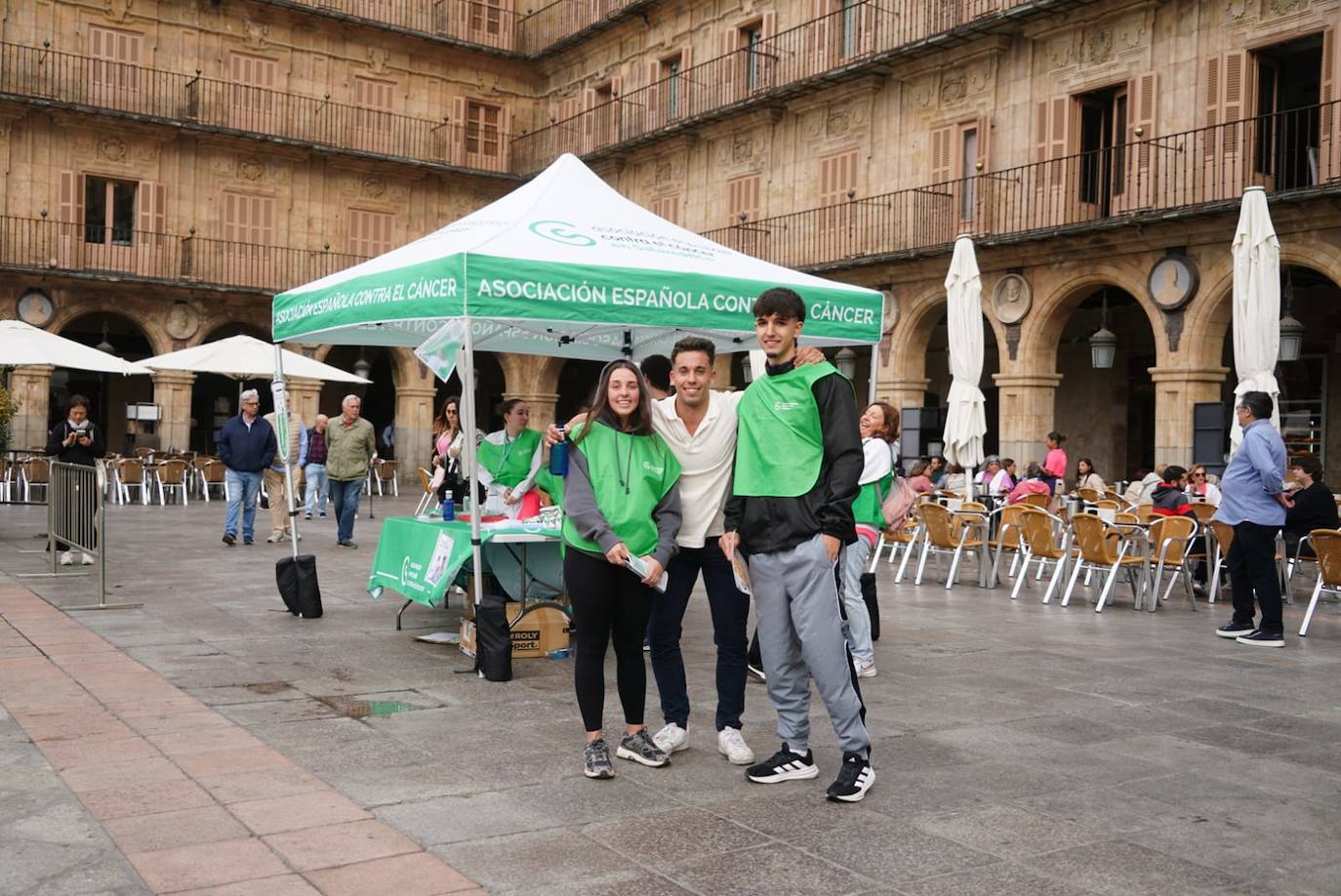 Salamanca &#039;se tiñe&#039; de rosa por el cáncer