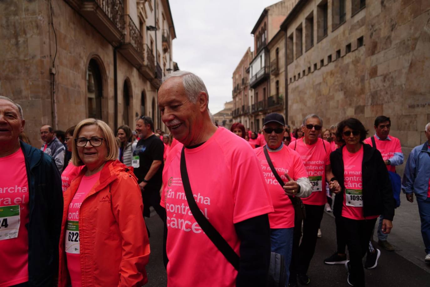 Salamanca &#039;se tiñe&#039; de rosa por el cáncer