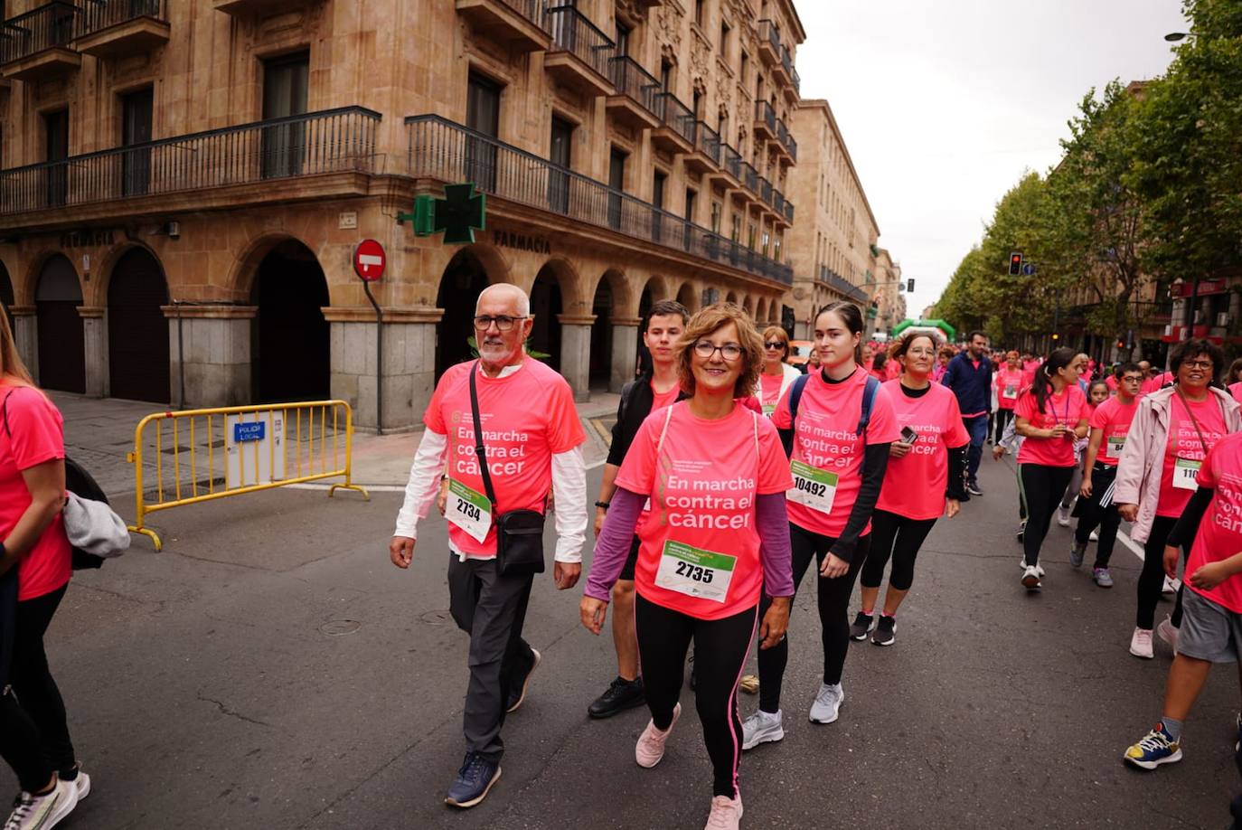 Salamanca &#039;se tiñe&#039; de rosa por el cáncer