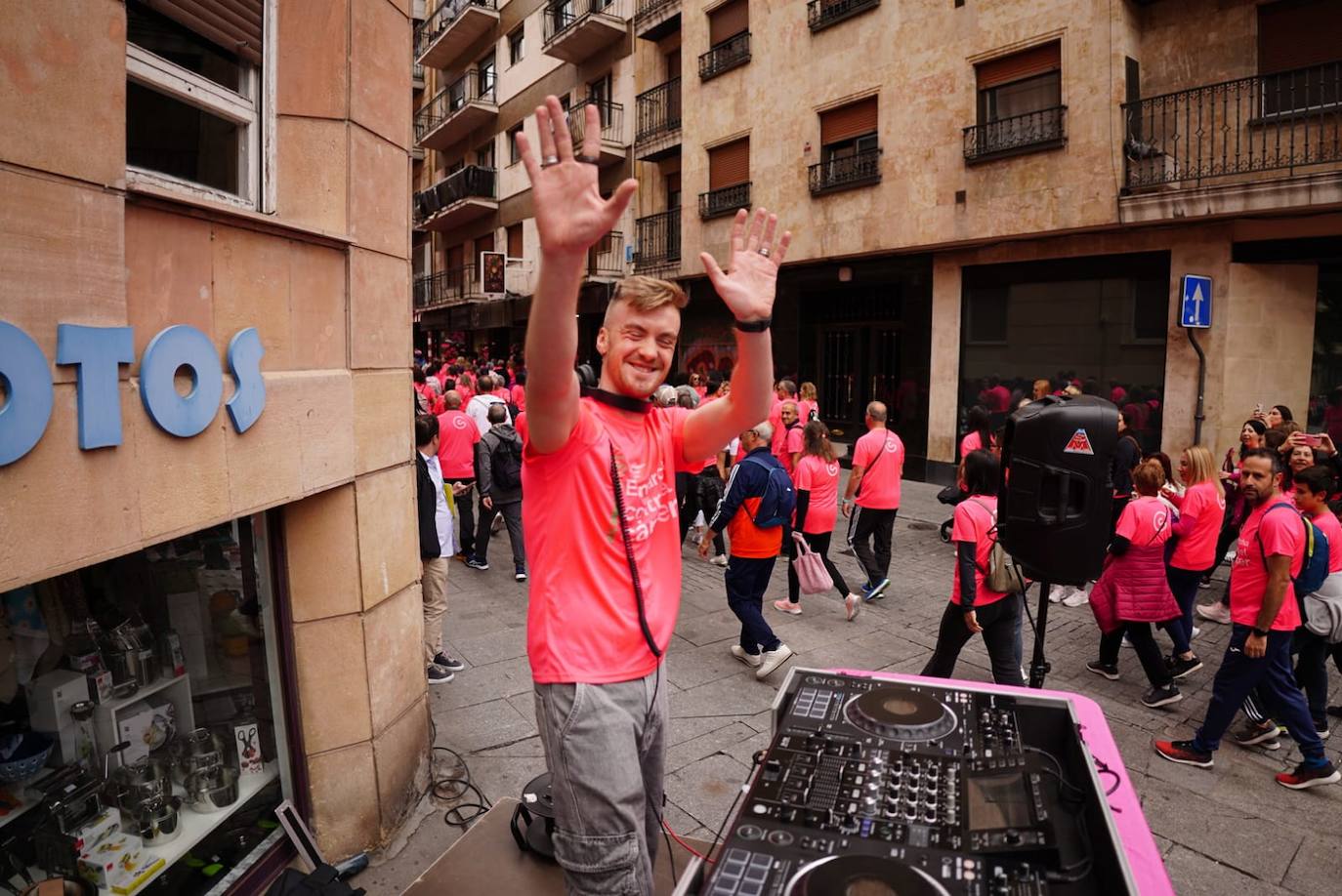 Salamanca &#039;se tiñe&#039; de rosa por el cáncer