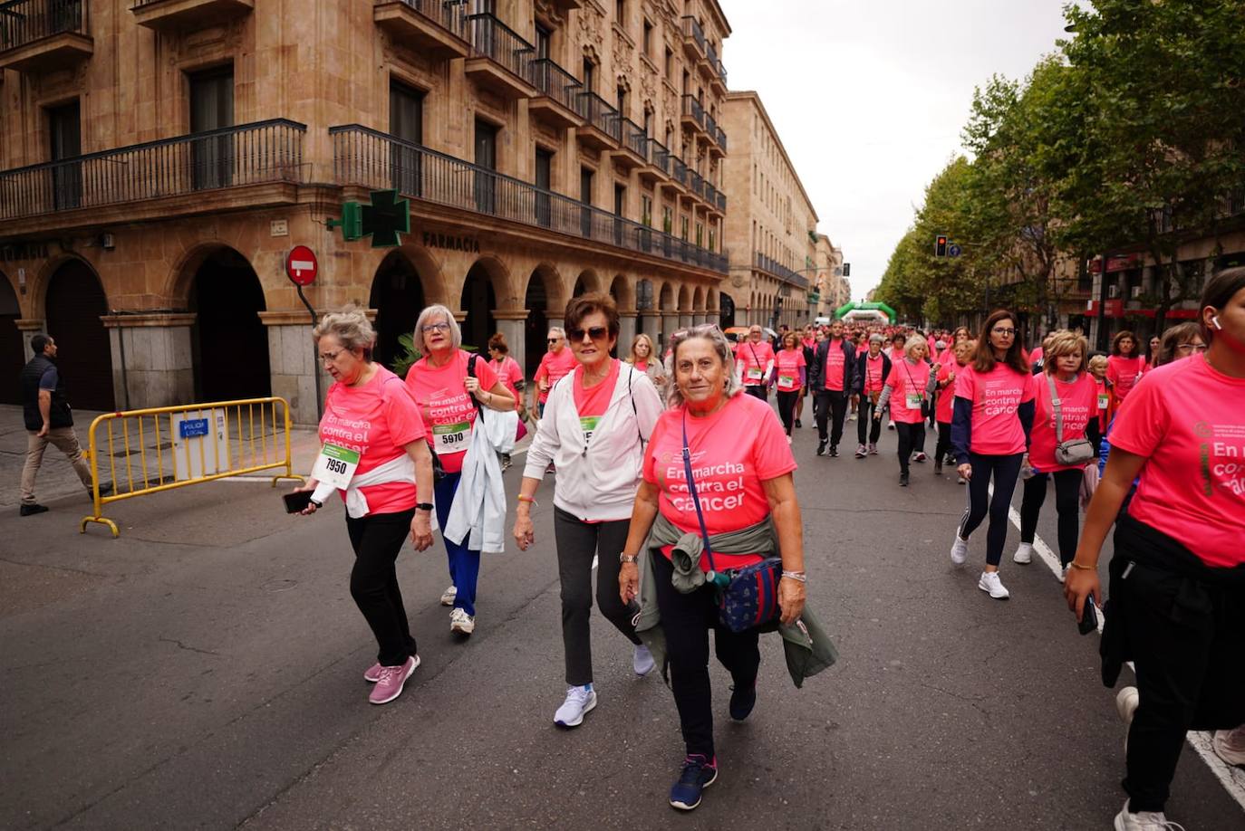 Salamanca &#039;se tiñe&#039; de rosa por el cáncer