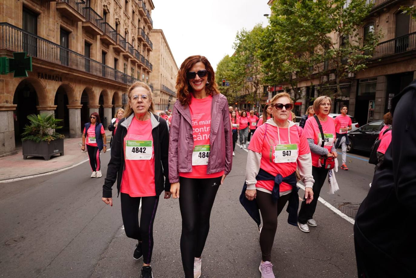 Salamanca &#039;se tiñe&#039; de rosa por el cáncer