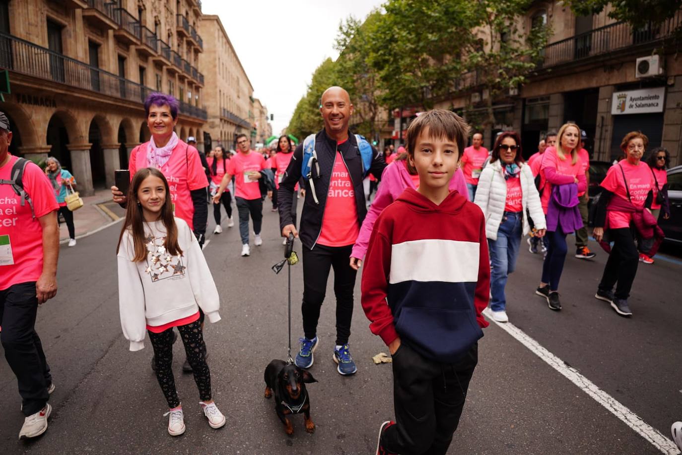 Salamanca &#039;se tiñe&#039; de rosa por el cáncer