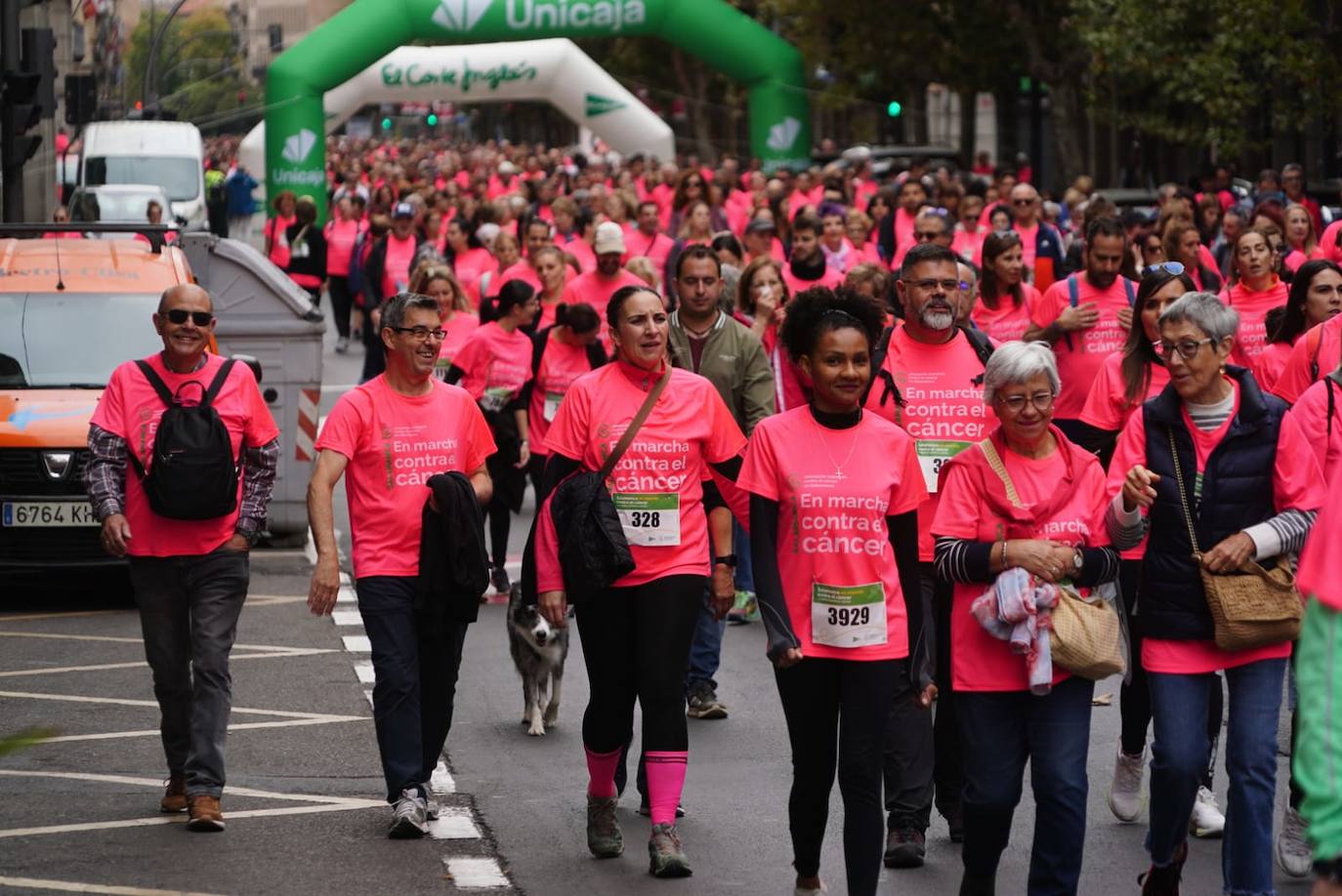 Salamanca &#039;se tiñe&#039; de rosa por el cáncer
