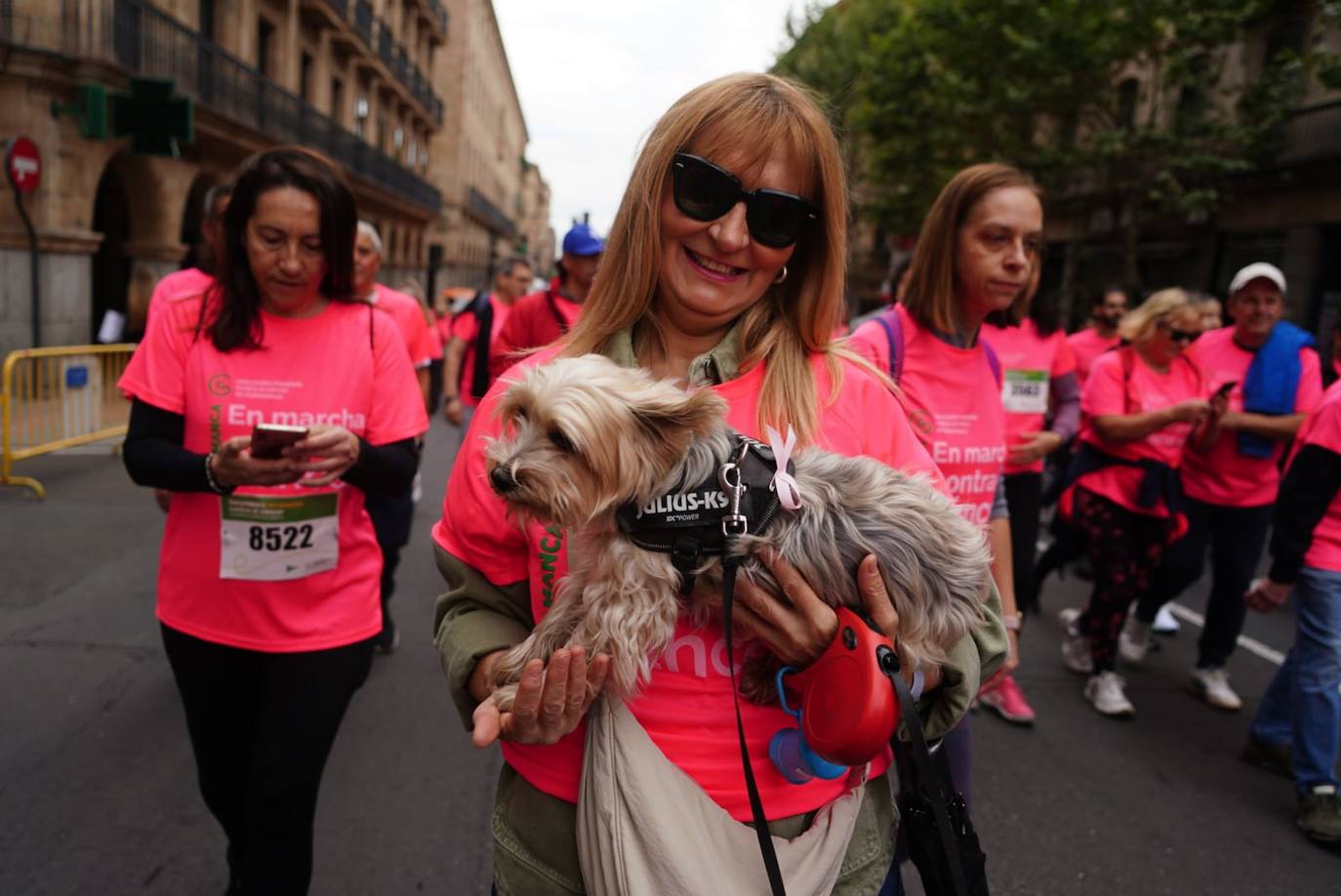 Salamanca &#039;se tiñe&#039; de rosa por el cáncer