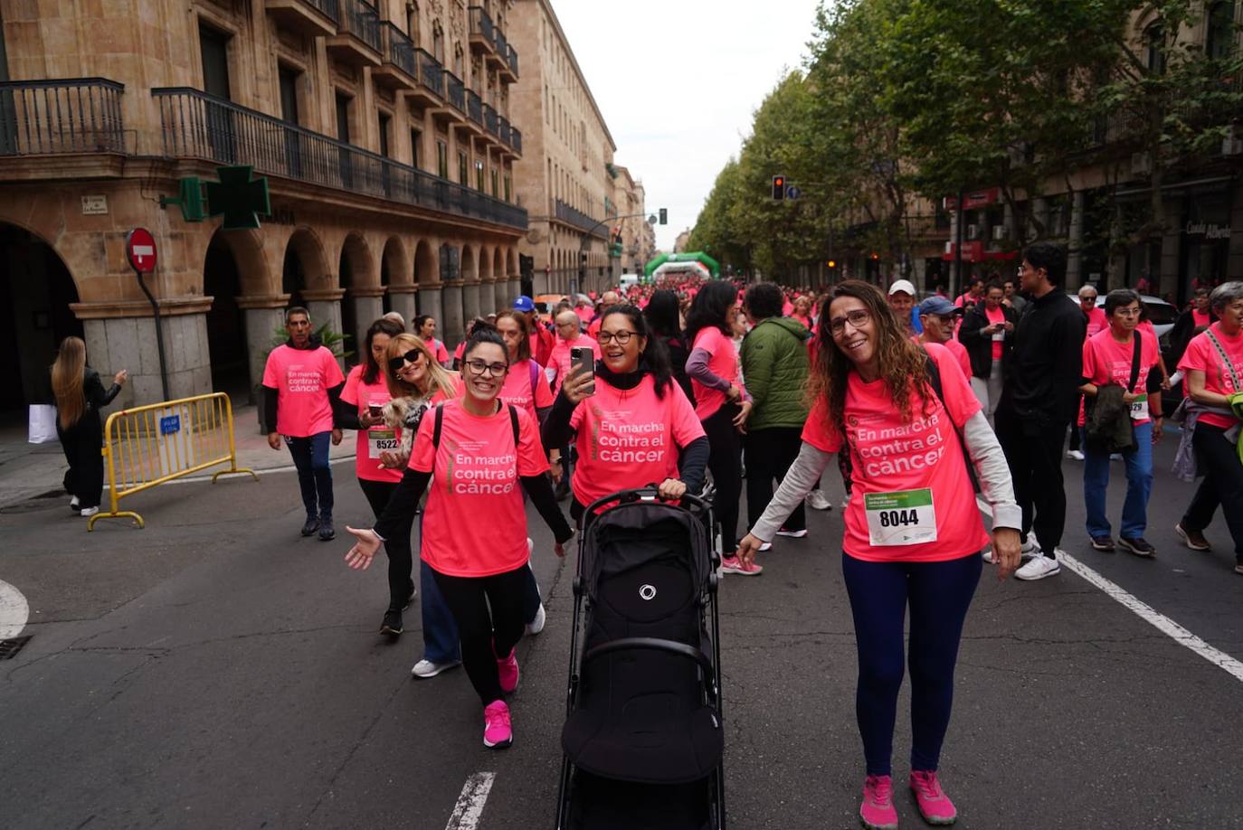 Salamanca &#039;se tiñe&#039; de rosa por el cáncer