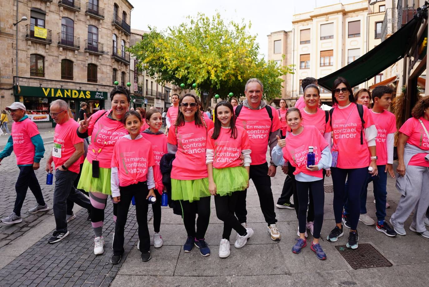 Salamanca &#039;se tiñe&#039; de rosa por el cáncer
