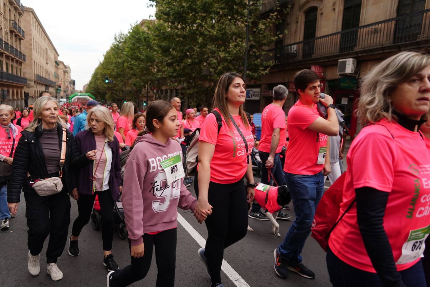 Salamanca &#039;se tiñe&#039; de rosa por el cáncer