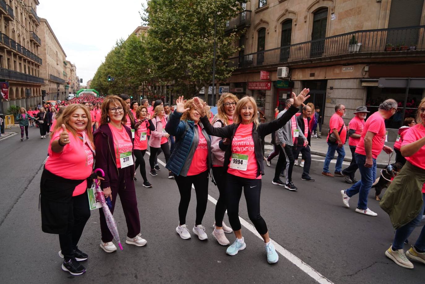 Salamanca &#039;se tiñe&#039; de rosa por el cáncer