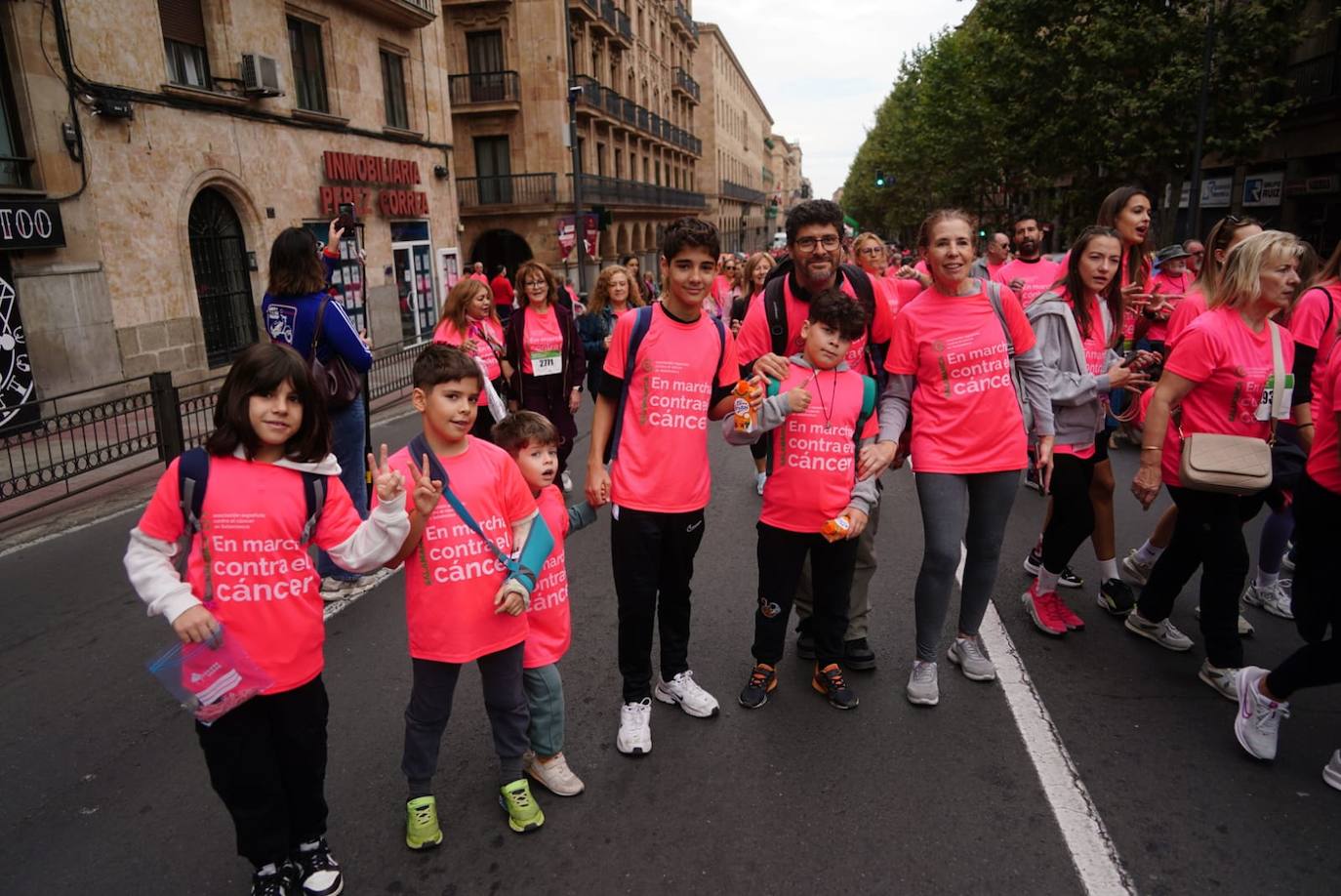 Salamanca &#039;se tiñe&#039; de rosa por el cáncer