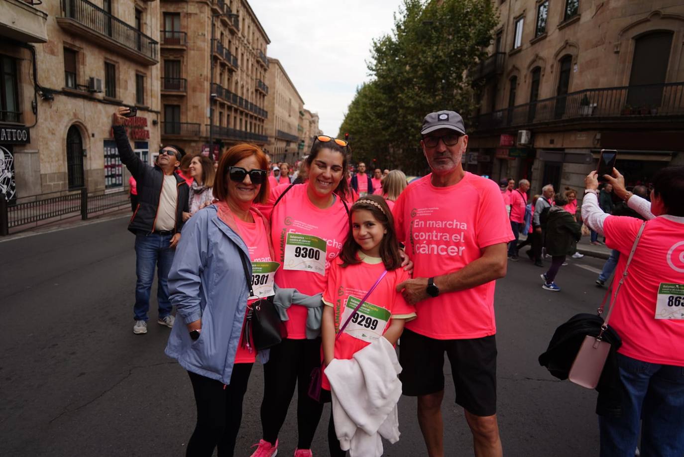 Salamanca &#039;se tiñe&#039; de rosa por el cáncer