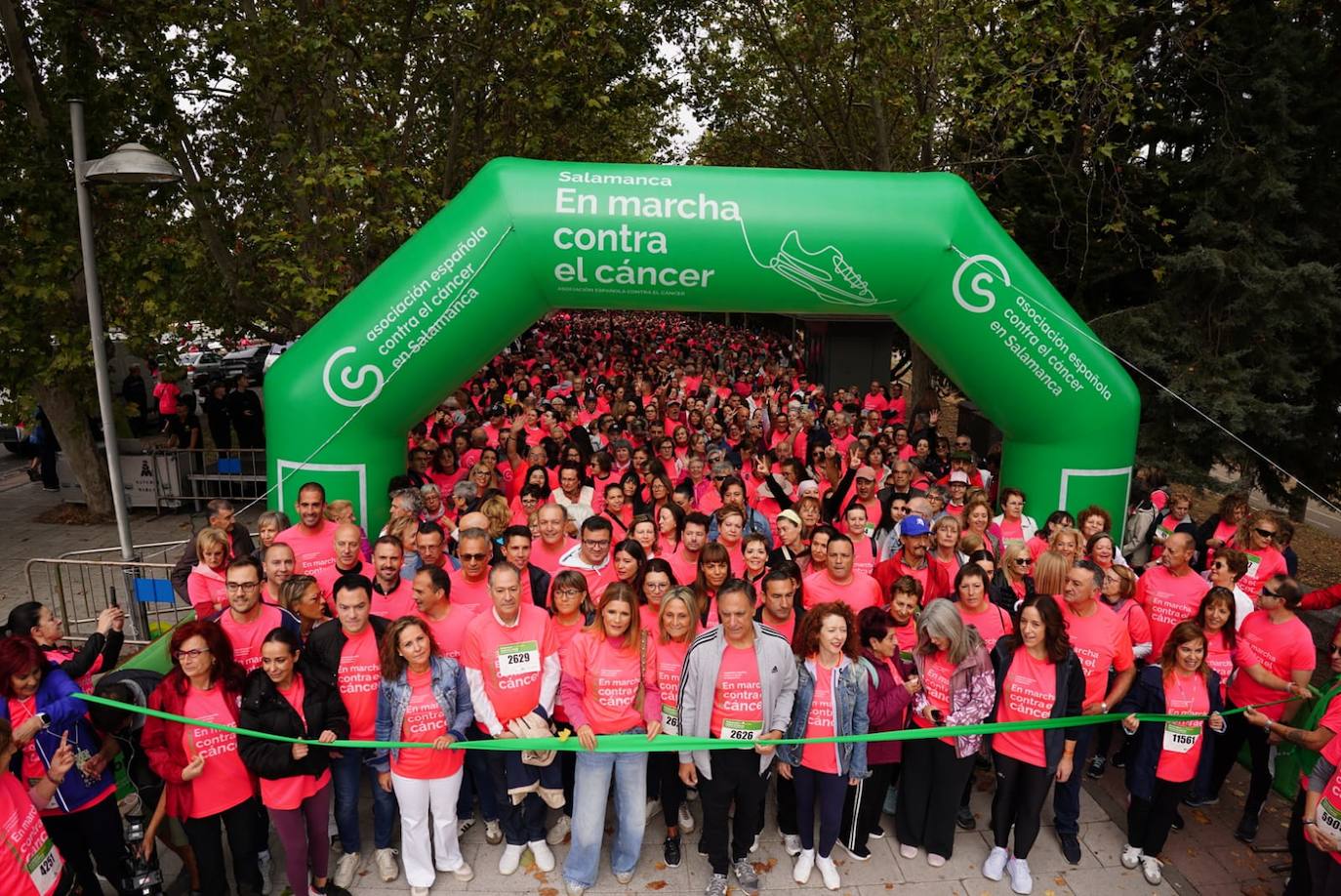 Salamanca &#039;se tiñe&#039; de rosa por el cáncer