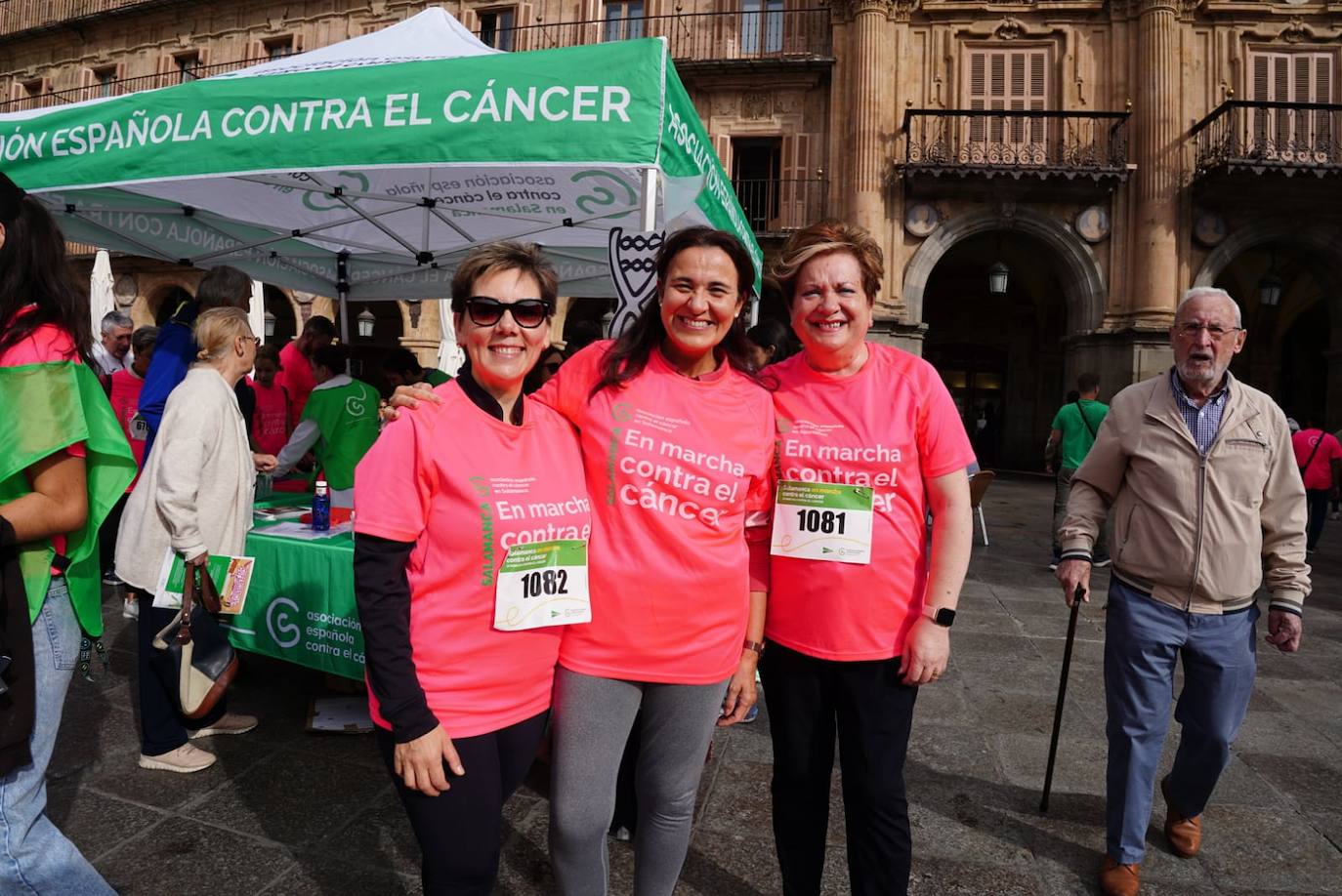 Salamanca &#039;se tiñe&#039; de rosa por el cáncer