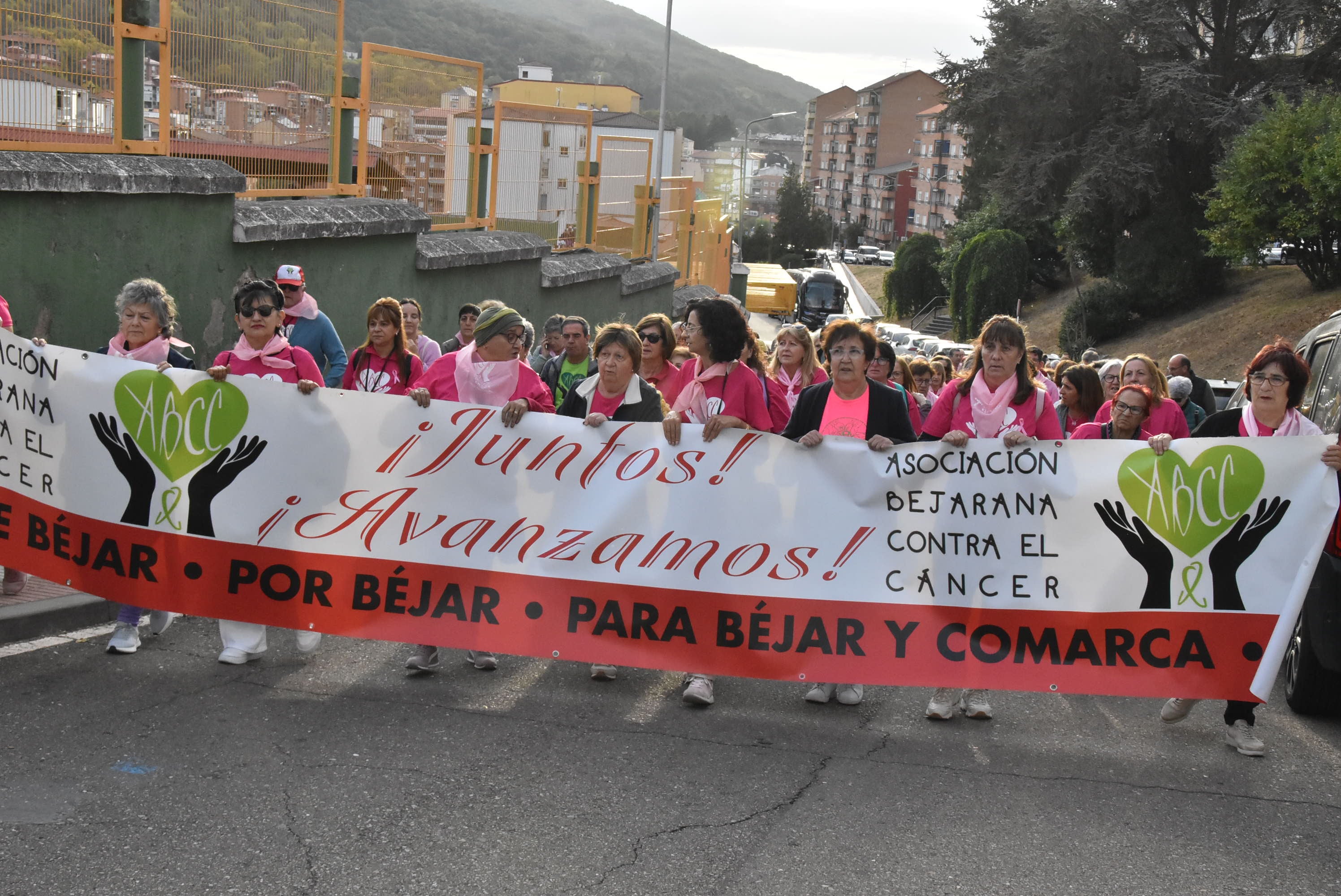Béjar se tiñe de rosa en apoyo a la lucha contra el cáncer de mama