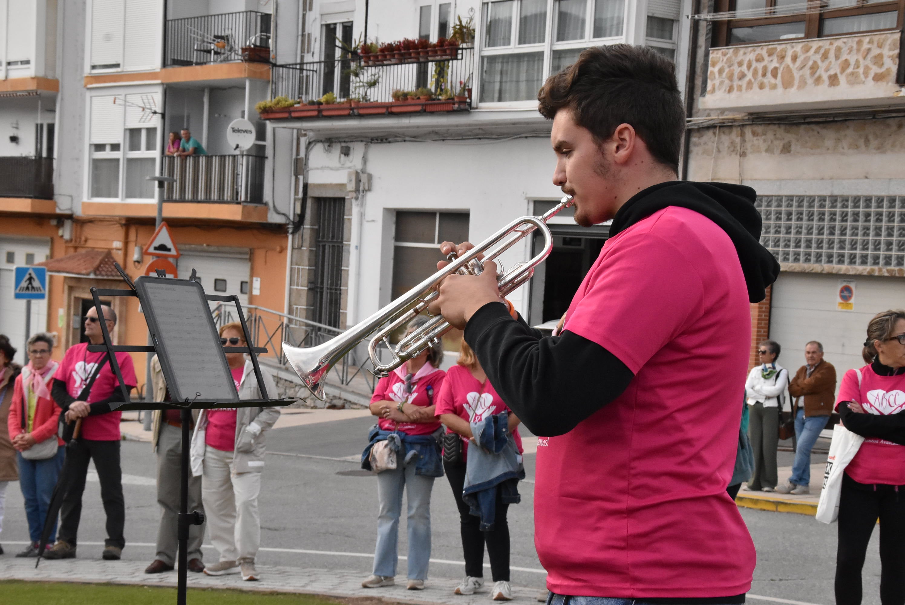 Béjar se tiñe de rosa en apoyo a la lucha contra el cáncer de mama