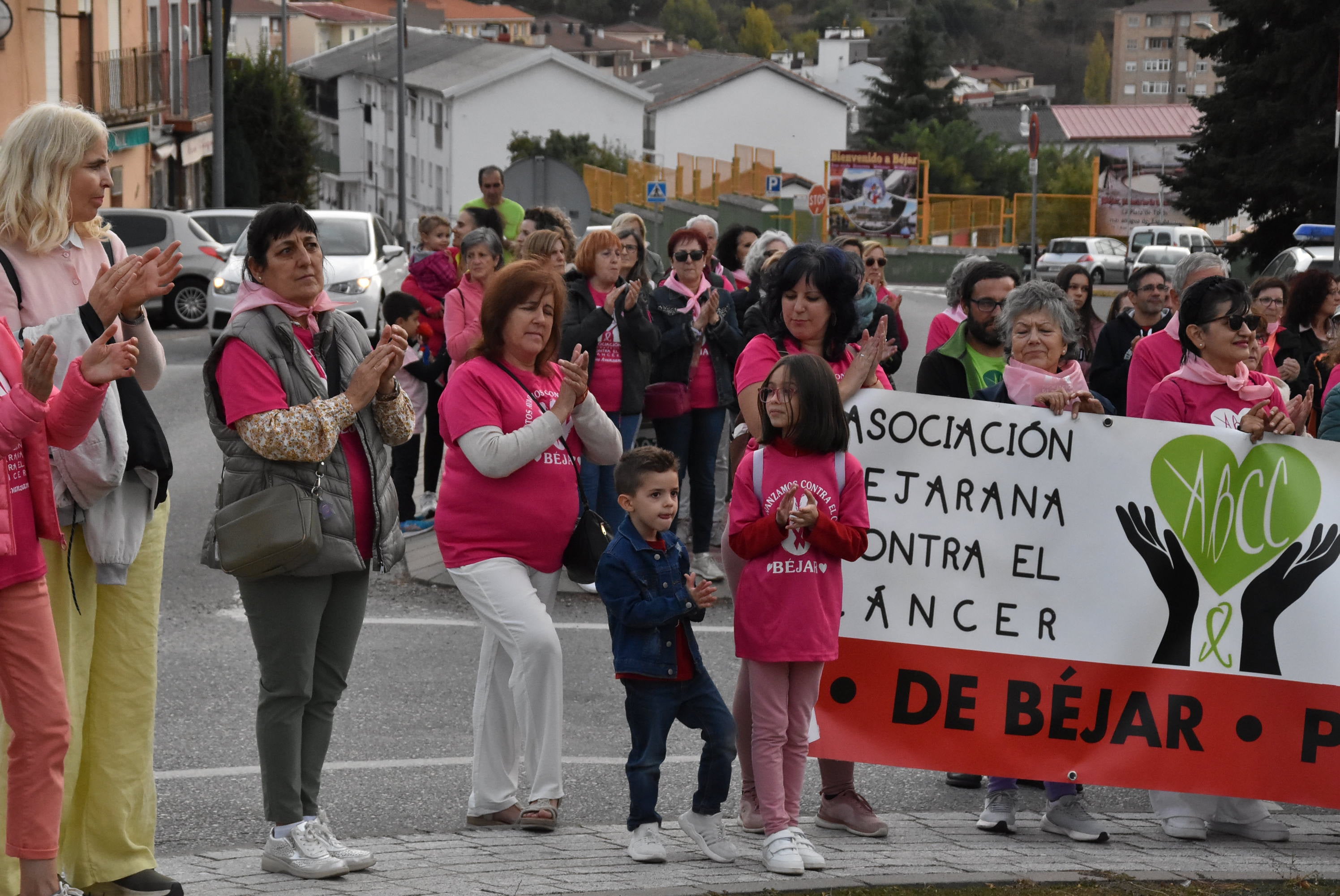 Béjar se tiñe de rosa en apoyo a la lucha contra el cáncer de mama