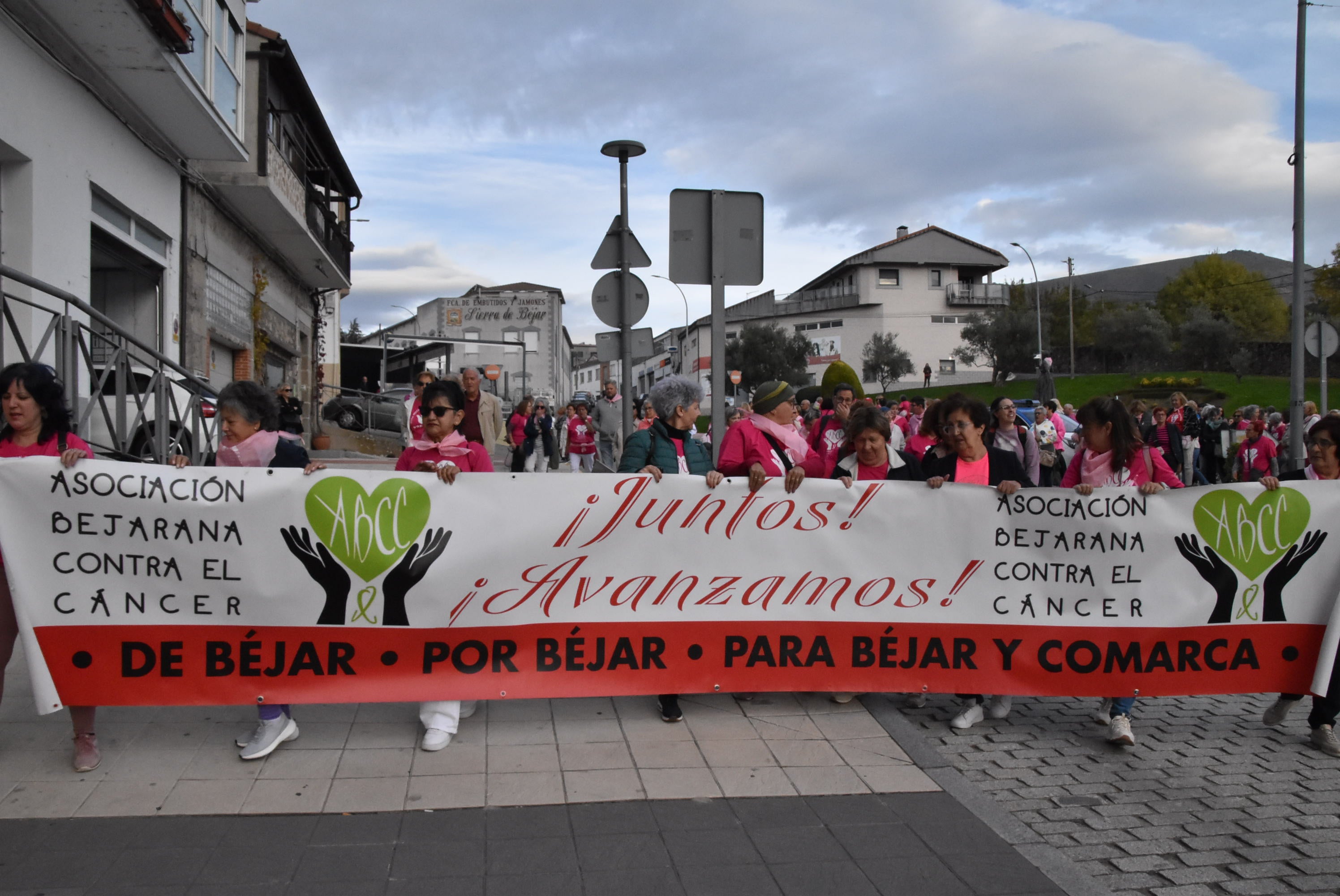 Béjar se tiñe de rosa en apoyo a la lucha contra el cáncer de mama