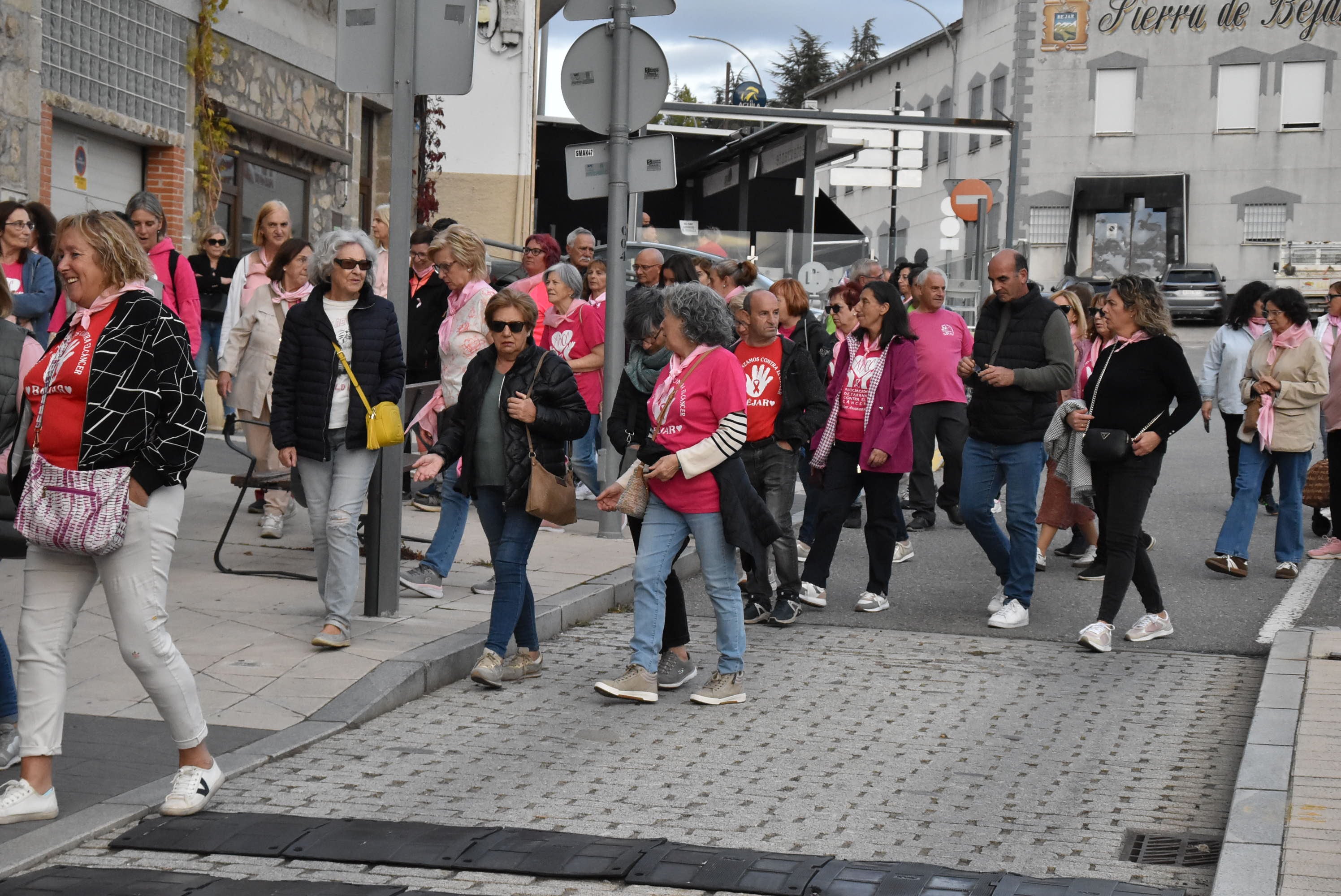 Béjar se tiñe de rosa en apoyo a la lucha contra el cáncer de mama