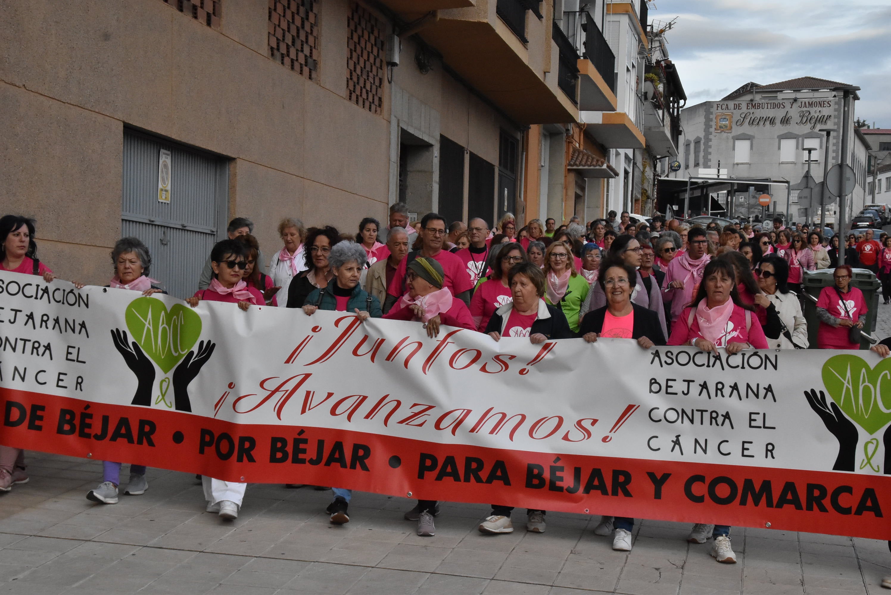 Béjar se tiñe de rosa en apoyo a la lucha contra el cáncer de mama