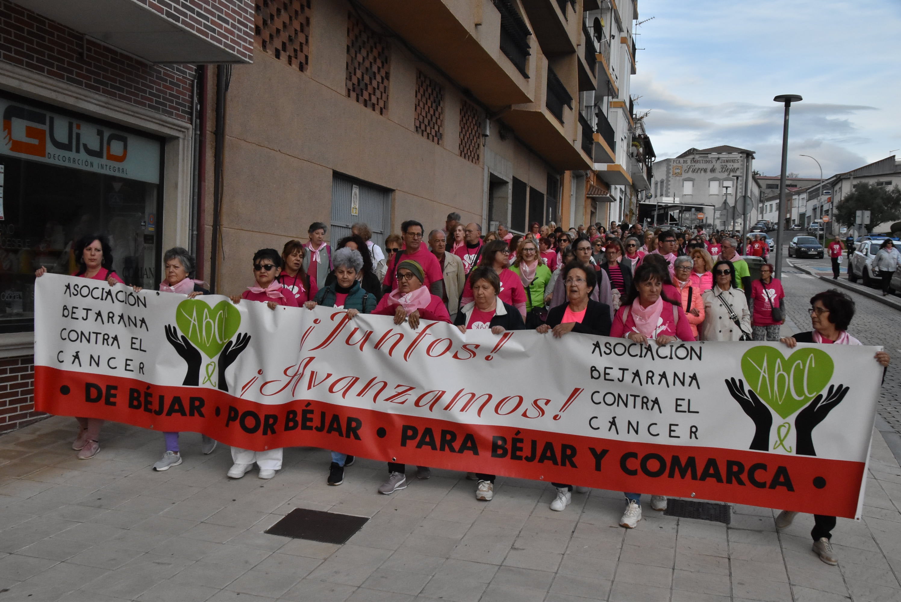 Béjar se tiñe de rosa en apoyo a la lucha contra el cáncer de mama