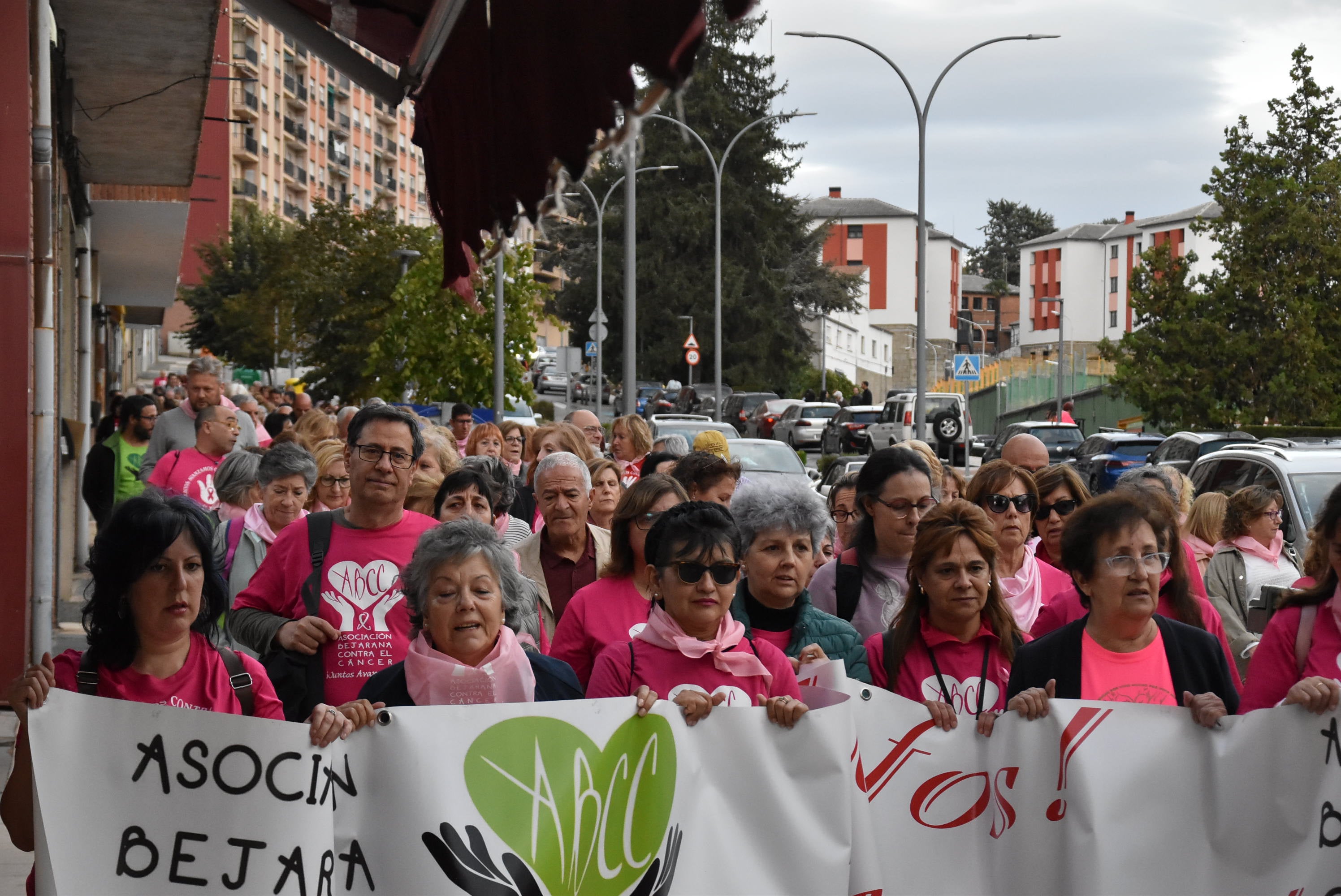 Béjar se tiñe de rosa en apoyo a la lucha contra el cáncer de mama