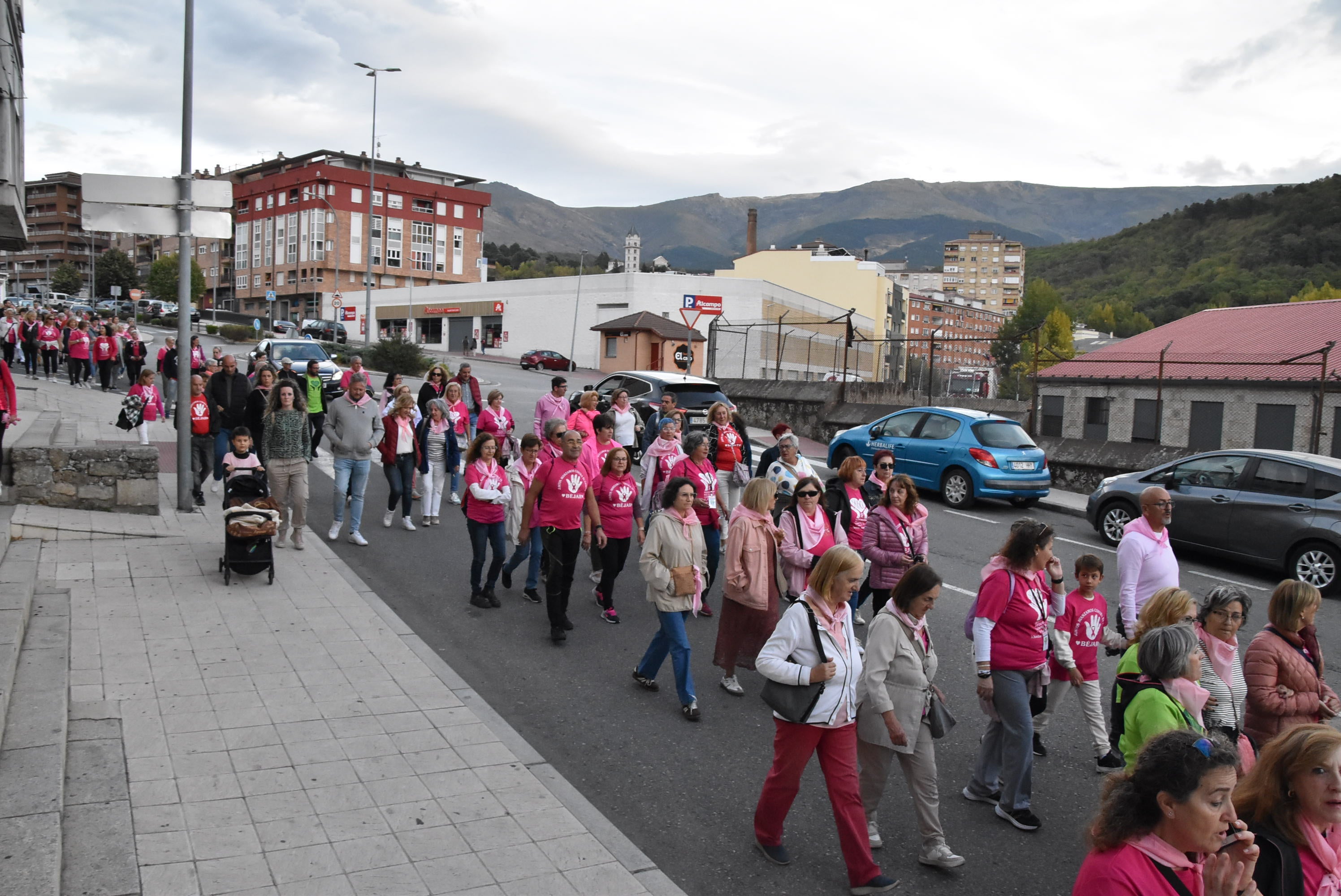 Béjar se tiñe de rosa en apoyo a la lucha contra el cáncer de mama