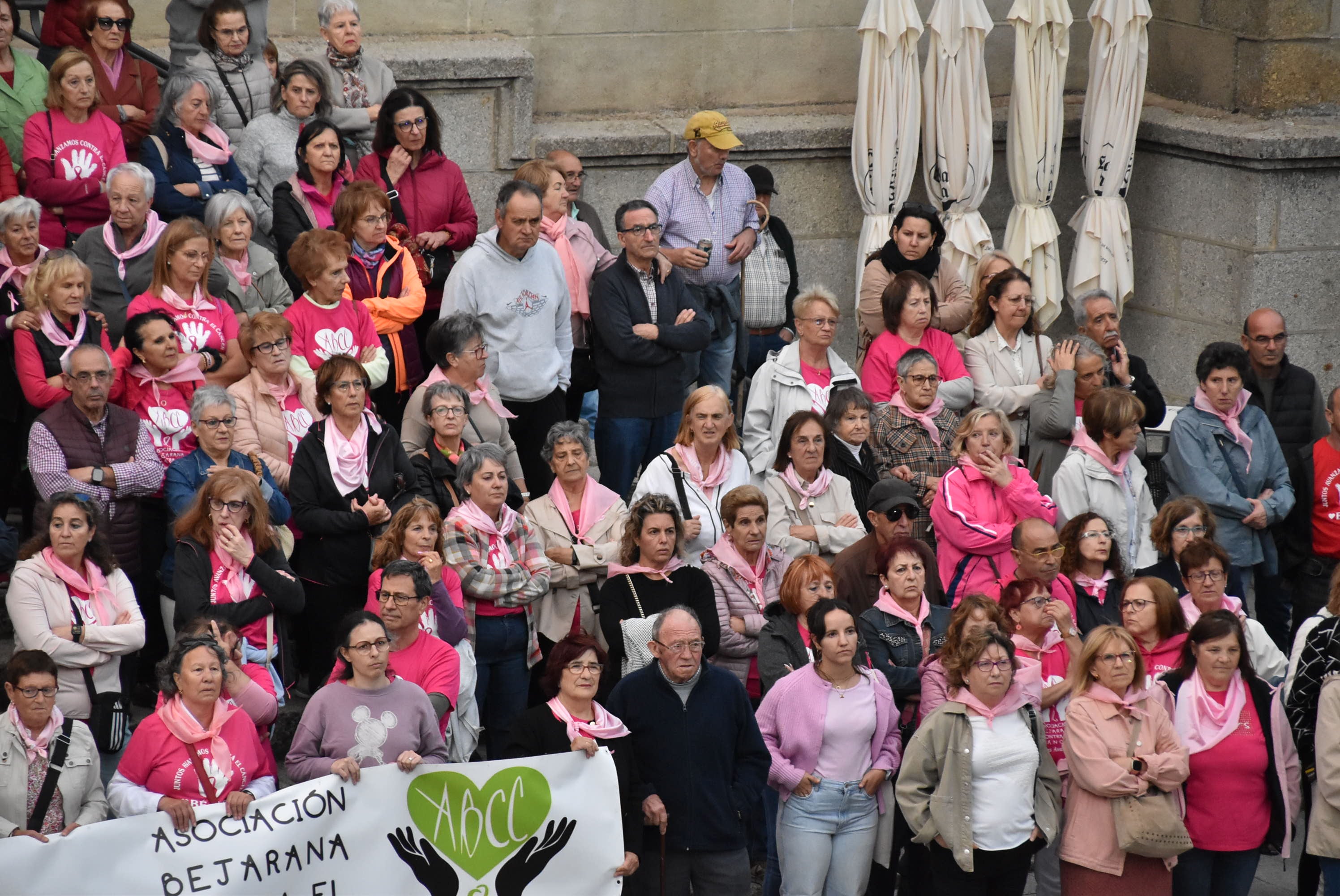 Béjar se tiñe de rosa en apoyo a la lucha contra el cáncer de mama