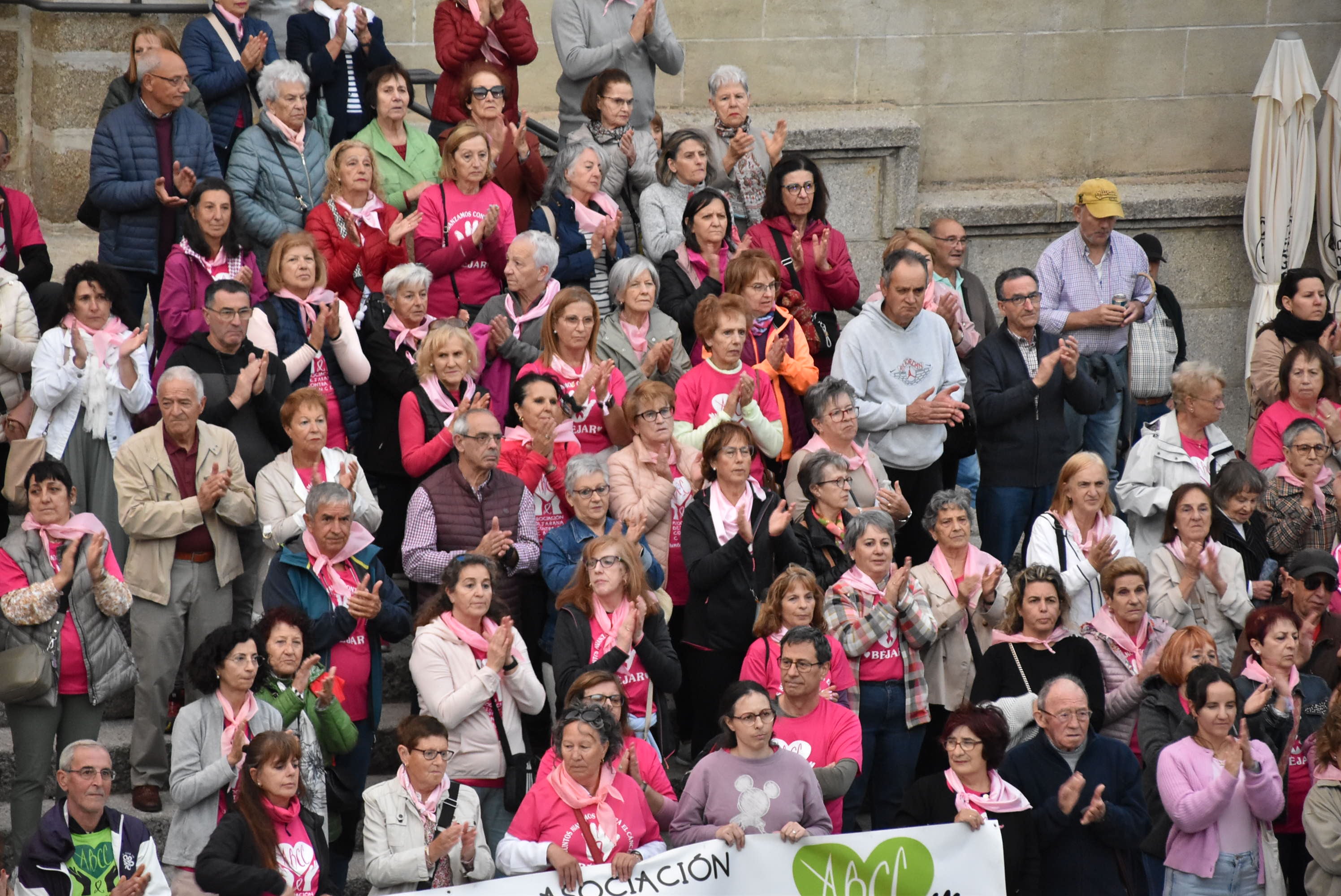 Béjar se tiñe de rosa en apoyo a la lucha contra el cáncer de mama