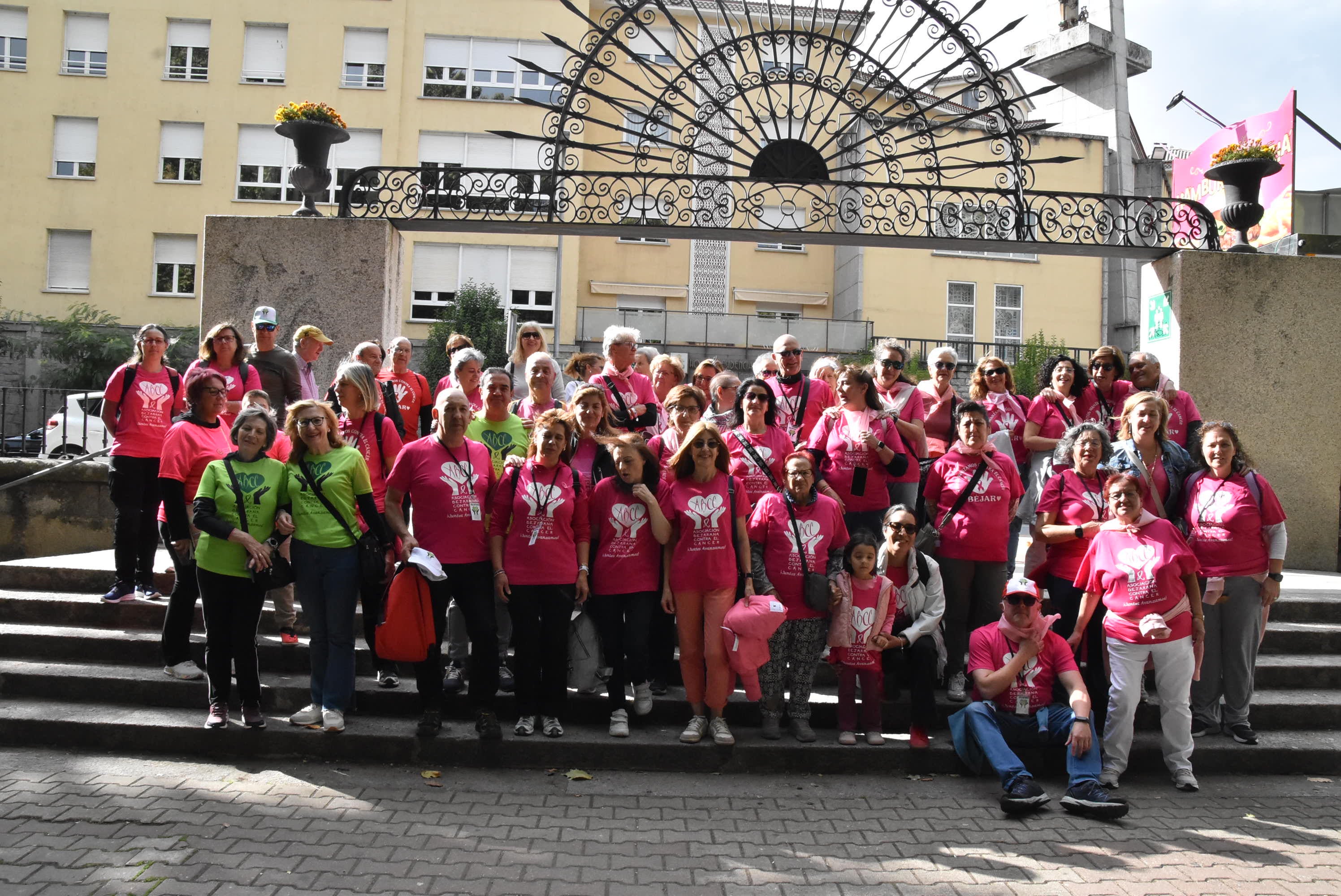 Béjar se tiñe de rosa en apoyo a la lucha contra el cáncer de mama