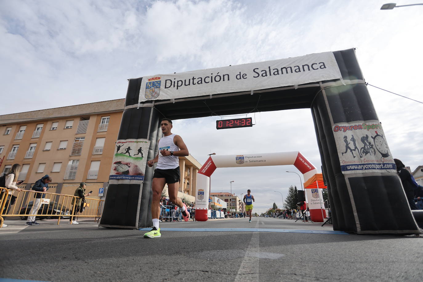 Jesús Prieto y Sandra Santamaría se llevan la Media Maratón de la Diputación
