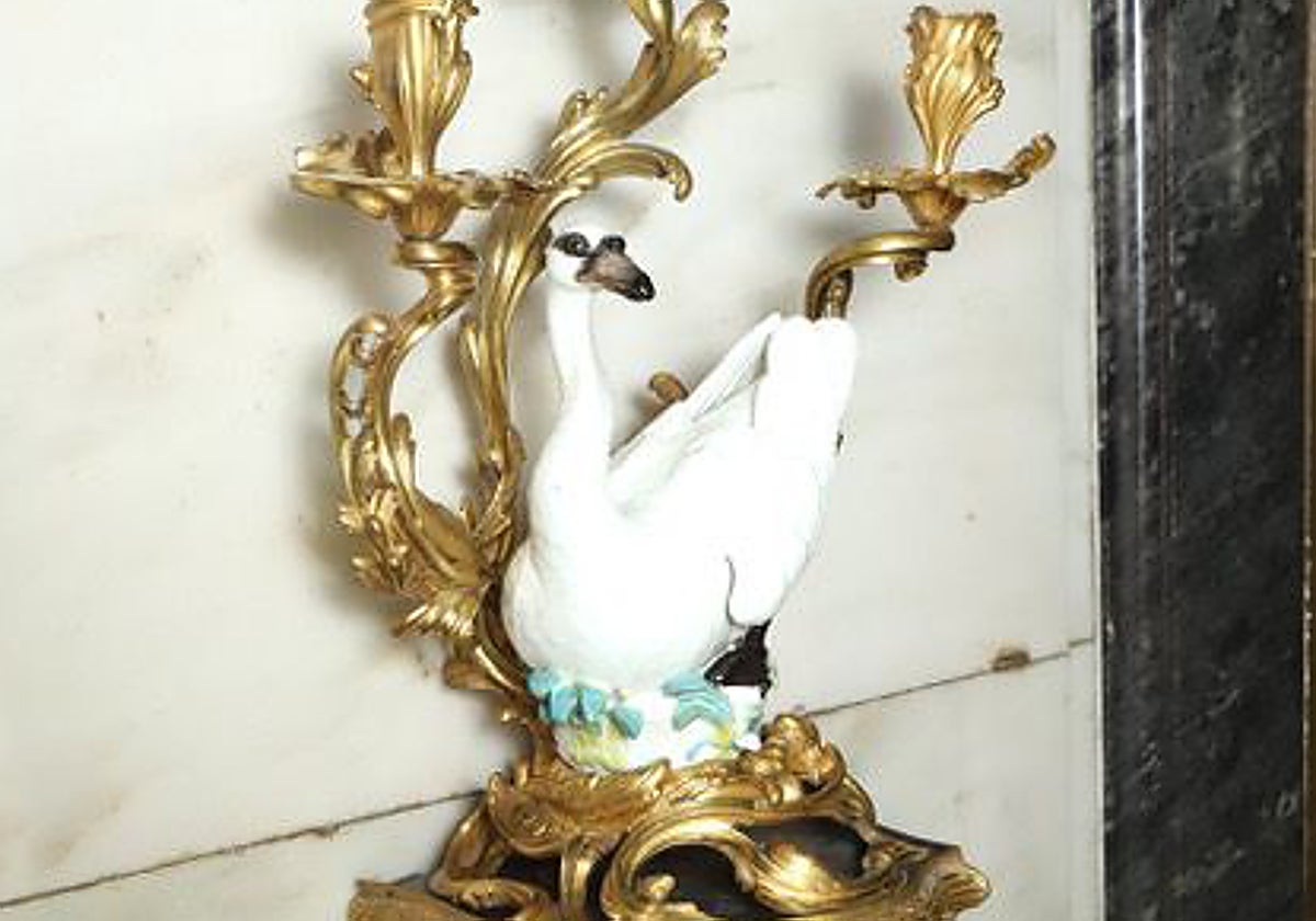 Uno de los espectaculares candelabros del siglo XVIII y estilo Meissen.